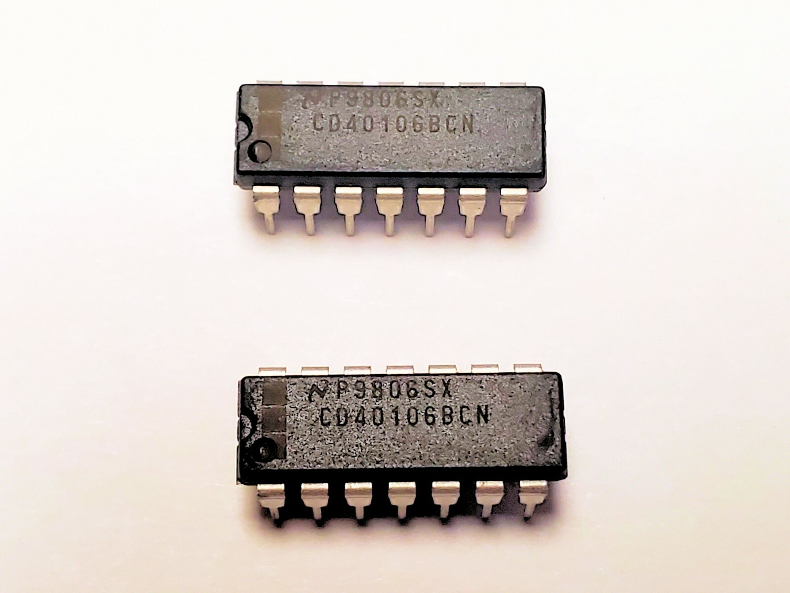 CD40106BCN “Original” National 14P DIP IC CMOS 2 pcs
