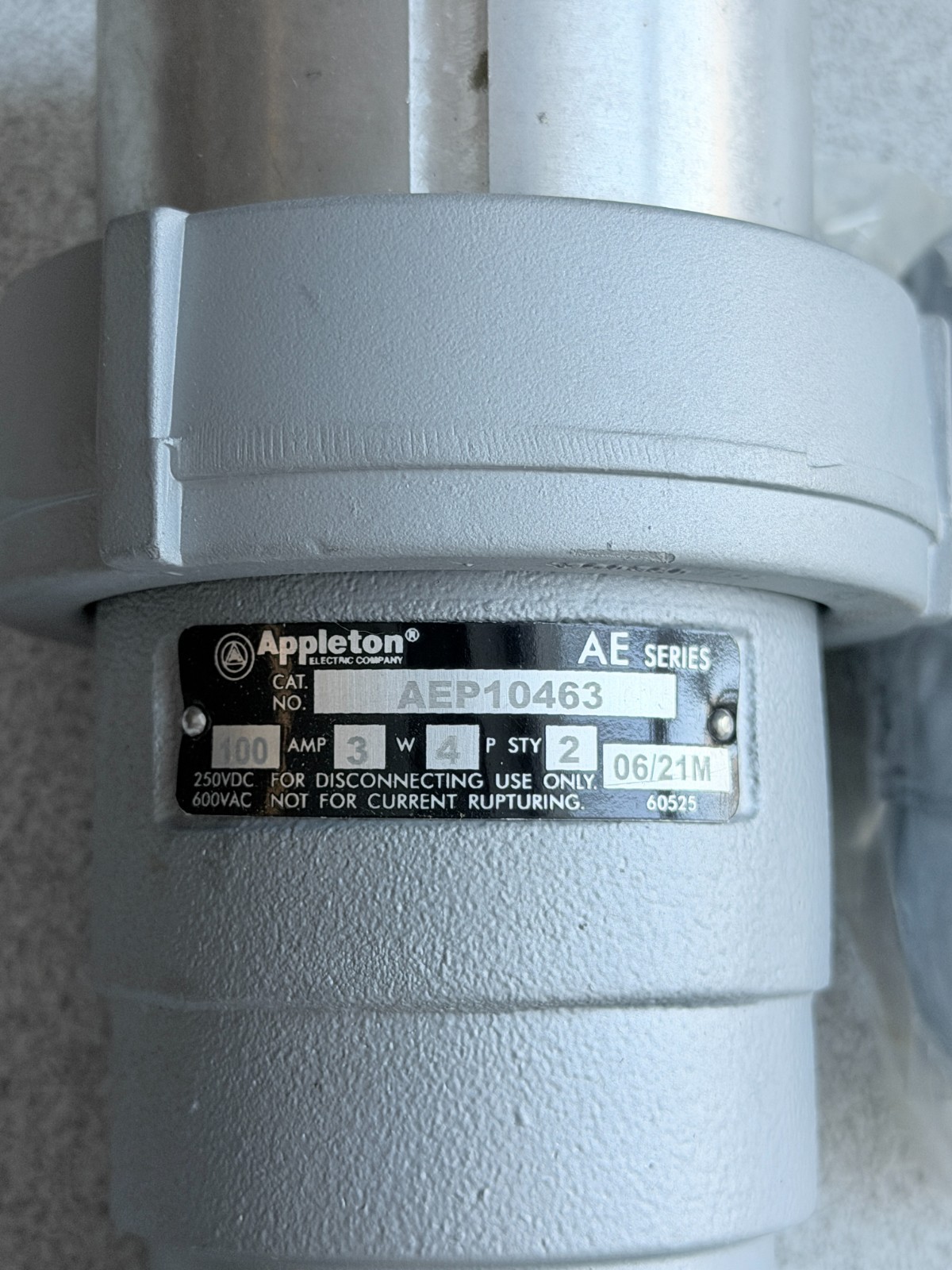 NEW APPLETON AEP10463 100A 4 Pole 3 Wire Clamping Ring Plug, Style 2, Aluminum