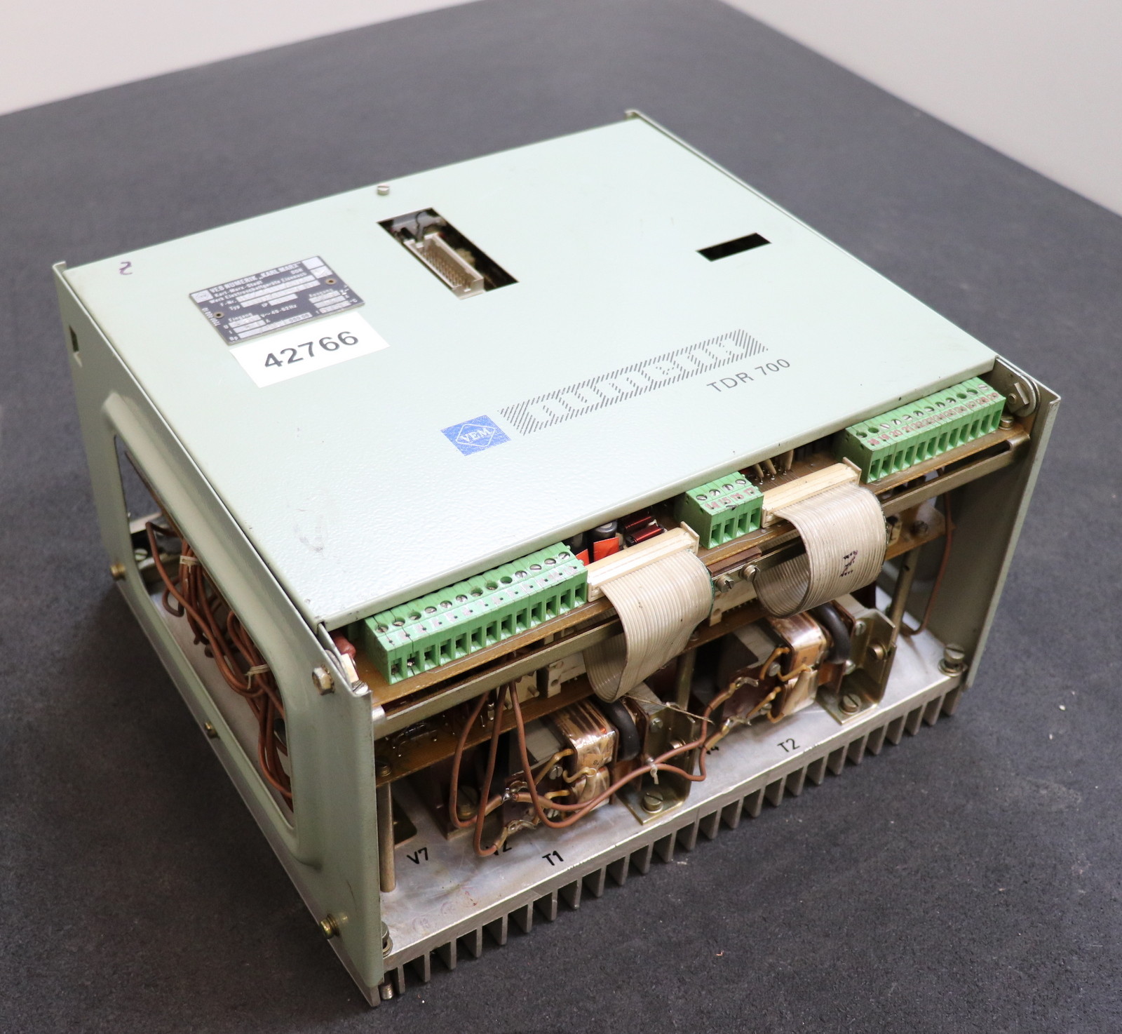 VEB NUMERIK Control Unit TDR 700 – 110 Drive Actuator 280 x 250 x 160 mm 7.8 kg