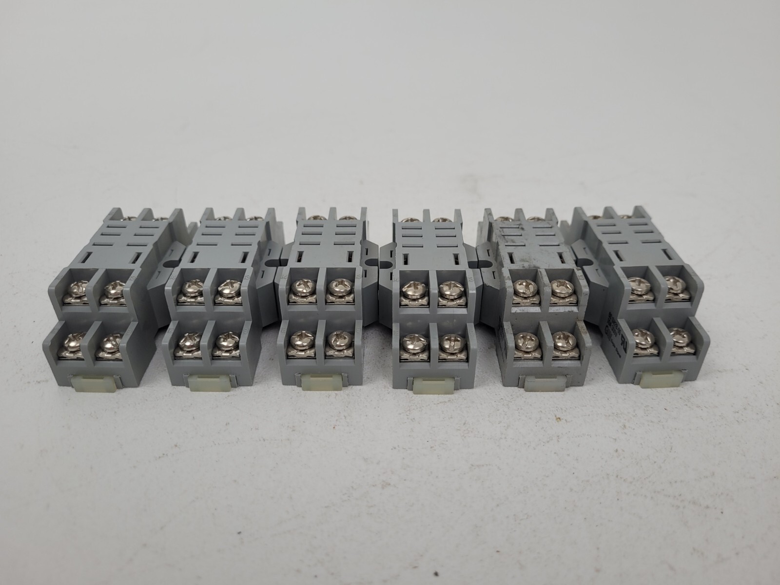 (Lot of 6) 60SH2B-05 G+W Eagle Signal 10 Amp 300 Volt Socket Base – New