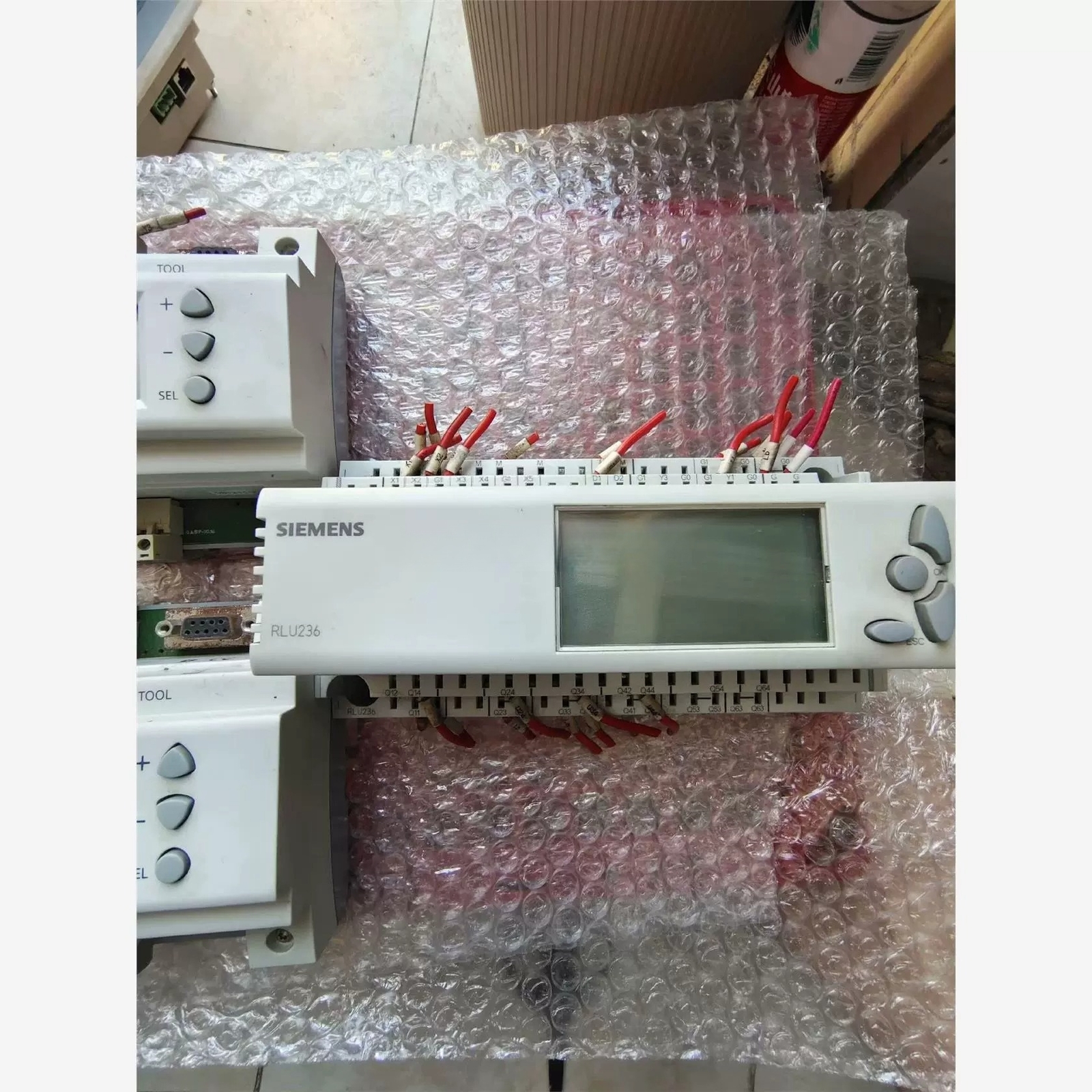 1/piece Used SIEMENS Temperature Humidity Controller RLU236