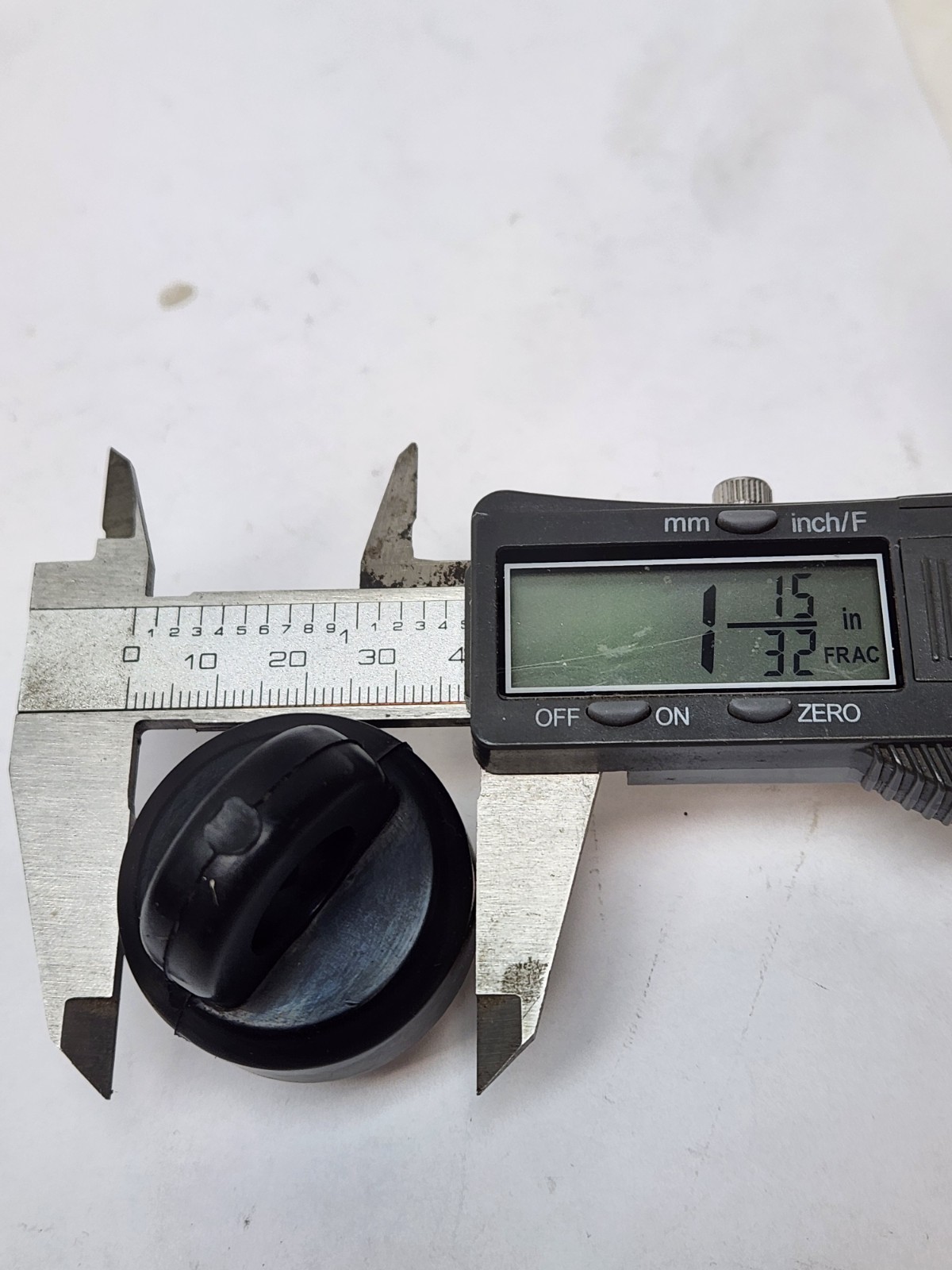 NEW – Eaton Power Systems Capacitive Test Point Snap-On Cap 1-3/16″