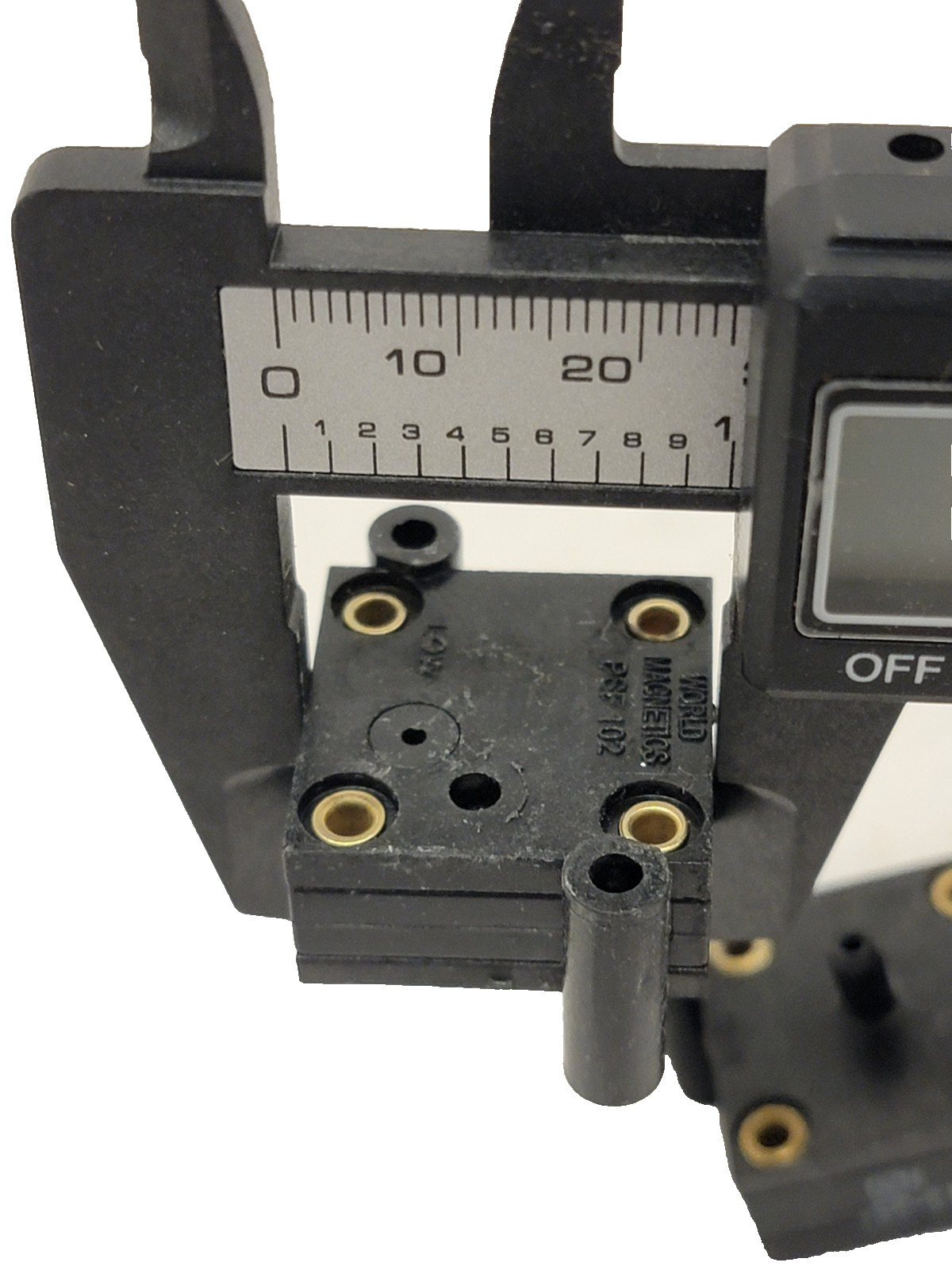 Lot of 4 New World Magnetics PSF 102 Pressure Sensor / Transducer