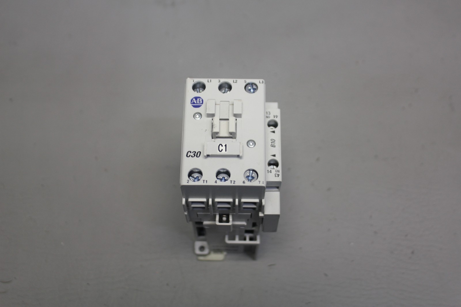 ALLEN-BRADLEY 100-C30Z*00C CONTACTOR WITH 100-S SER. B
