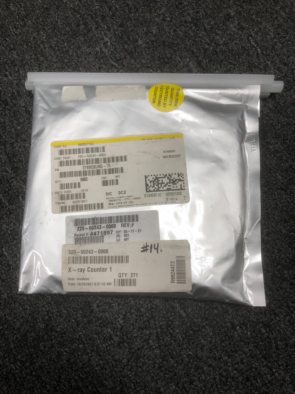 Microchip SY89838UMG-TR Clock Multiplexer IC 2-In 1:8 32-Pin QFN
