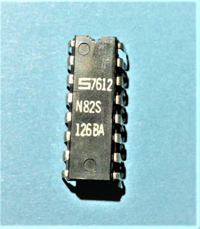 N82S126BA Signetics 256×4 Bipolar OTP Fuse-link PROM in plastic DIP