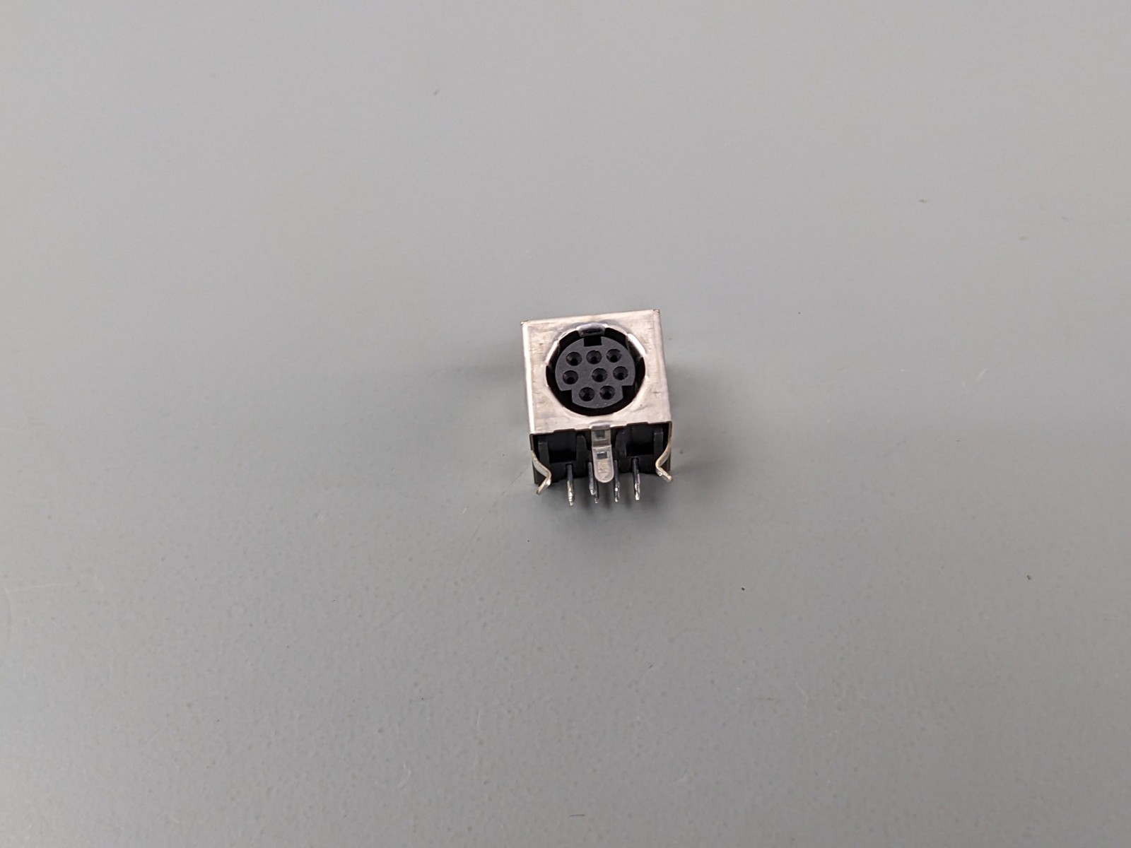 (2) Tyco 749179-1 8-Pin Mini-Din Receptacle, Shielded PCB Mount