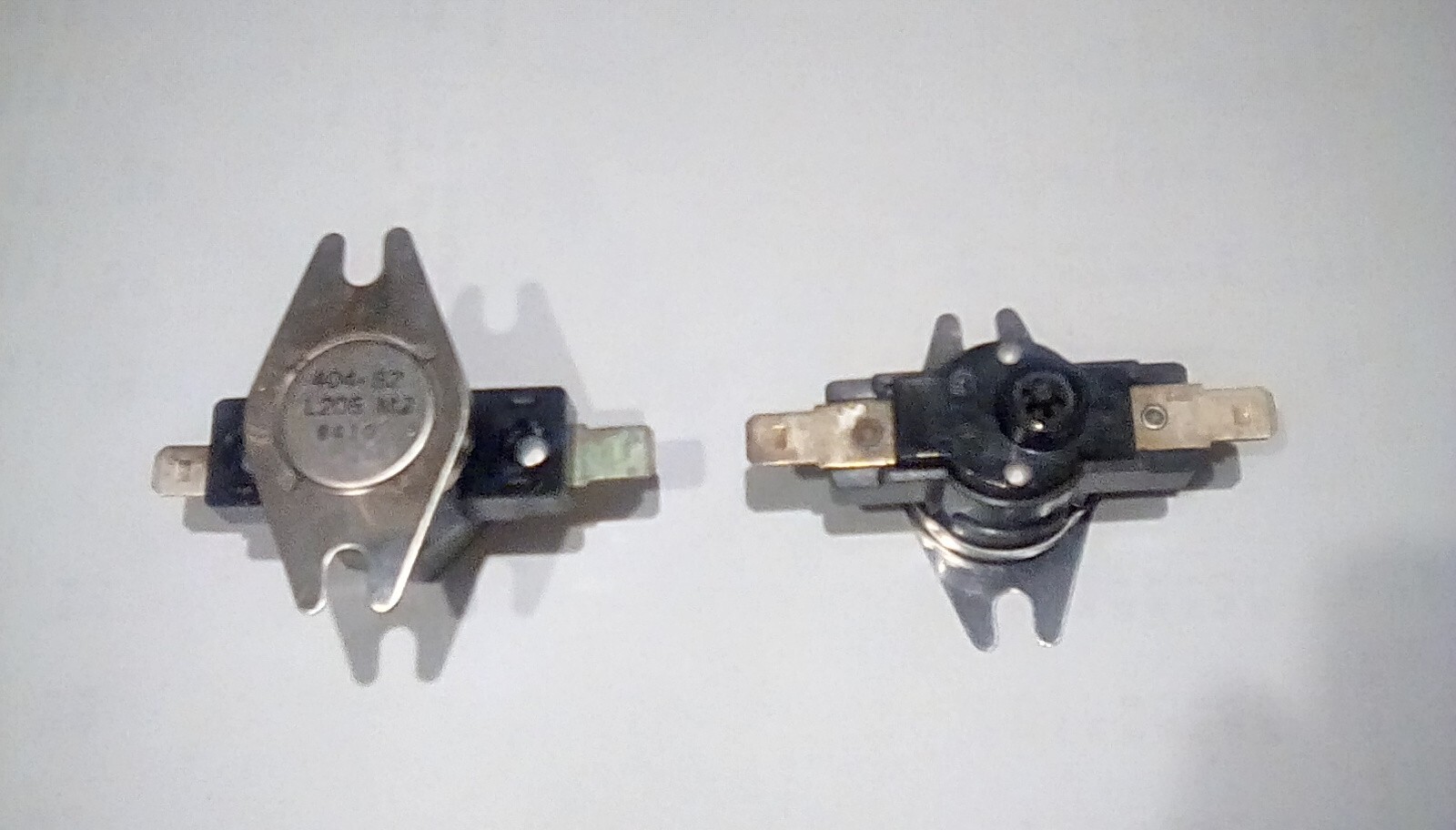 Senasys Manual Reset Snap Disc, 205 Degree +/-7 Degree, 25 Amp, Price per one