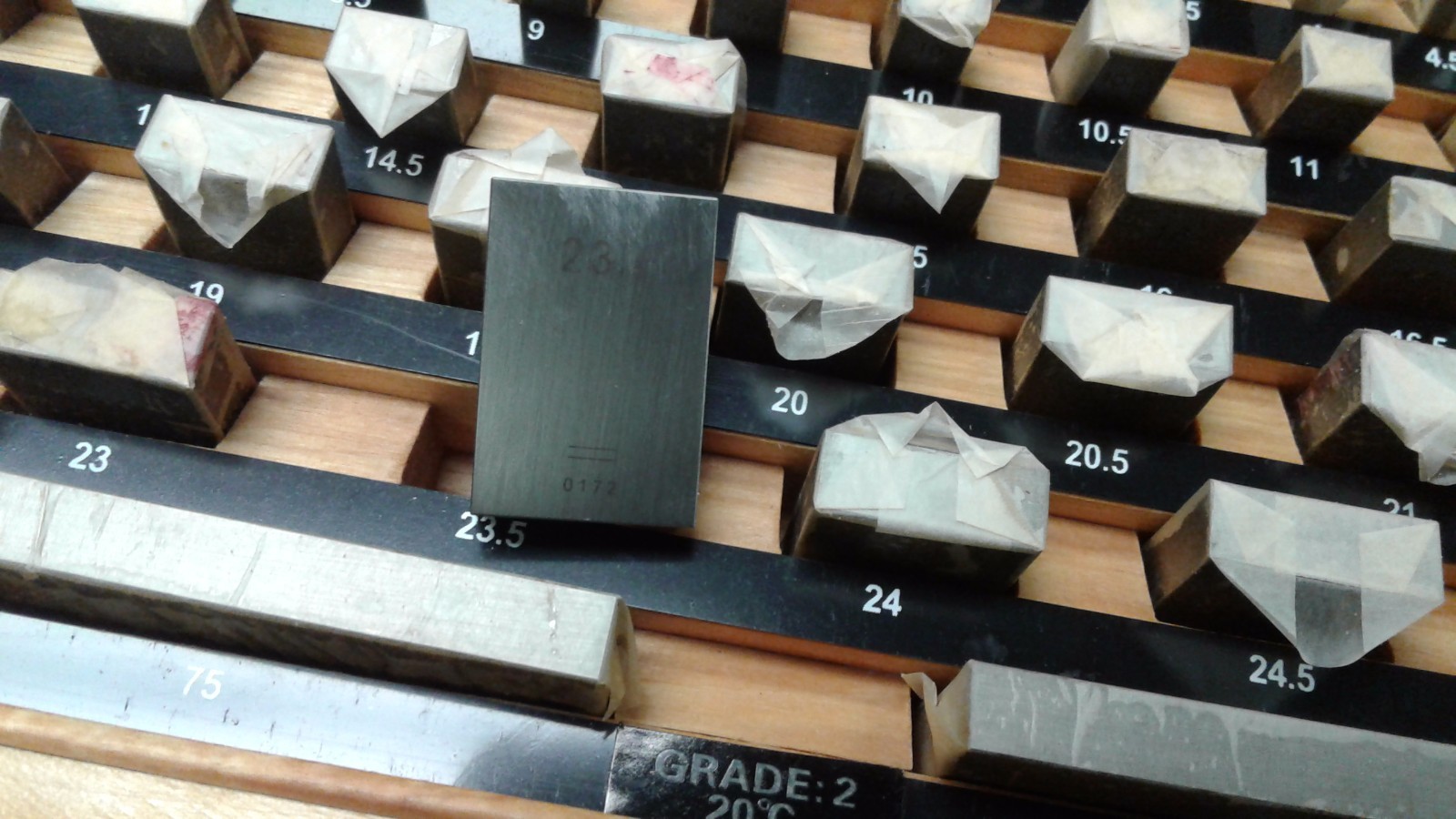 103 PCS/SET METRIC GAGE BLOCK SET, DIN861 GRADE 2 W. CERTS. #702F-103–new