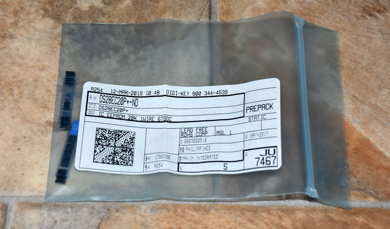 Maxim Integrated DS28EC20P+ 20Kb 1-Wire EEPROM 6-TSOC IC Lot of 11 New Digi-Key