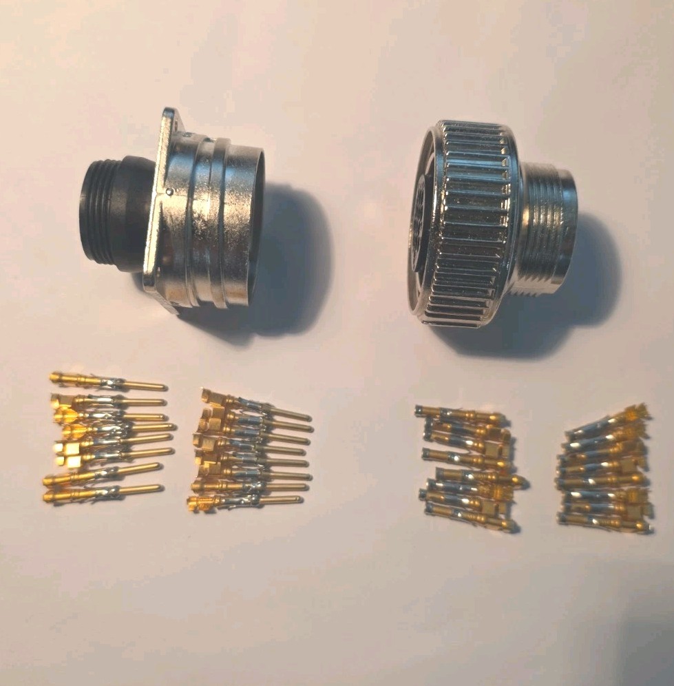 New TE CONNECTIVITY 208488-1 208489-1 Mate Set With Gold Size Type III Contacts