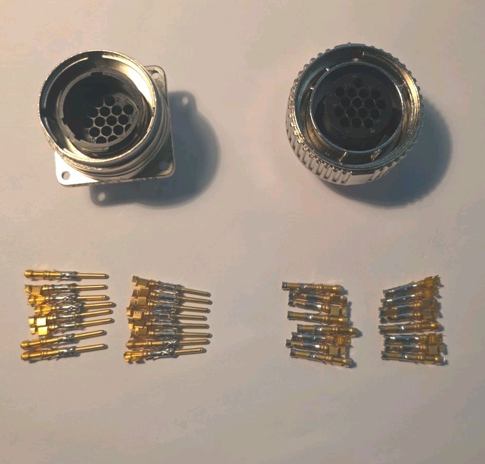 New TE CONNECTIVITY 208488-1 208489-1 Mate Set With Gold Size Type III Contacts