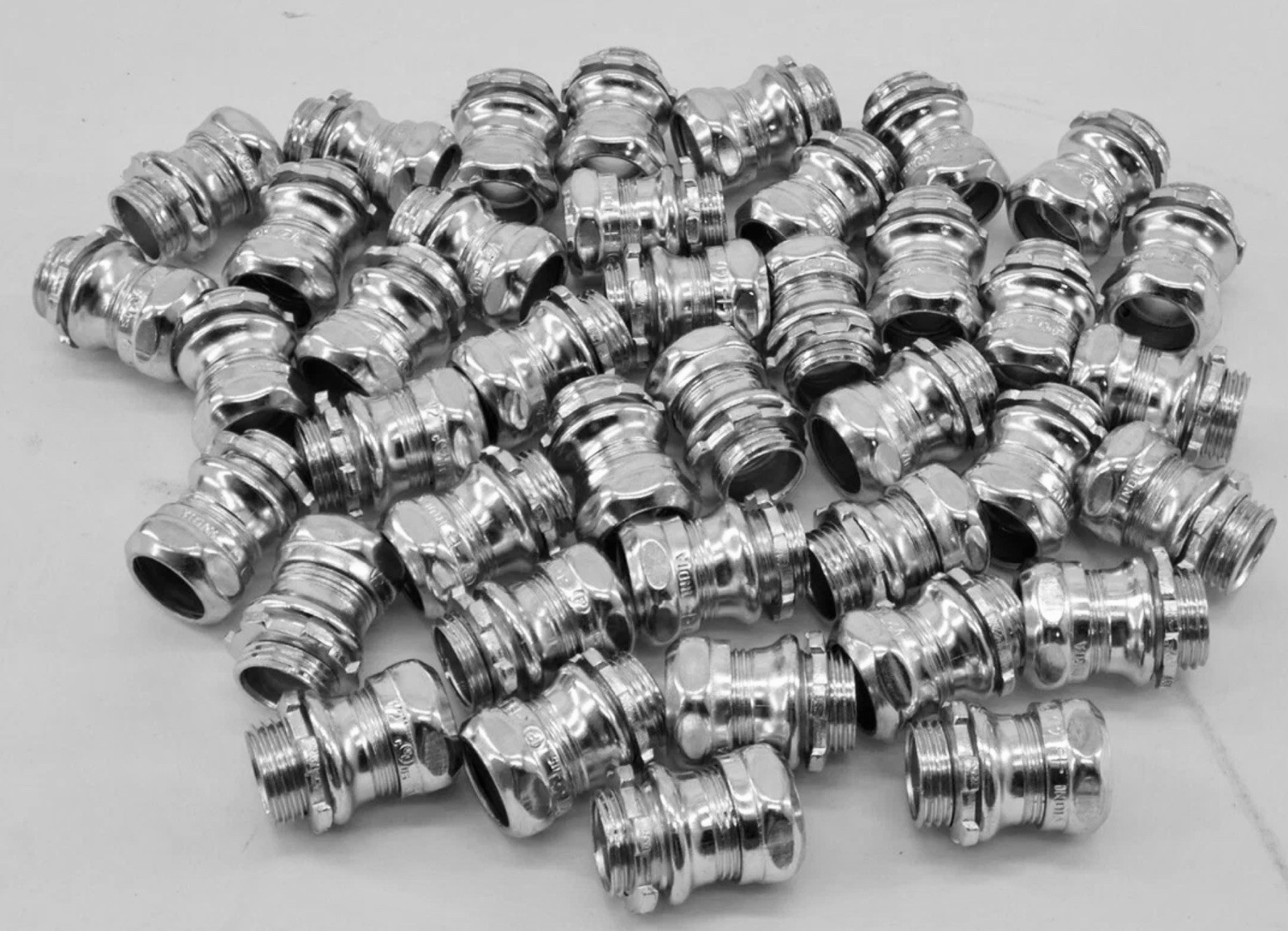 ** Lot of 50 **7050S Compression Type EMT 1/2″ Connector – NEW