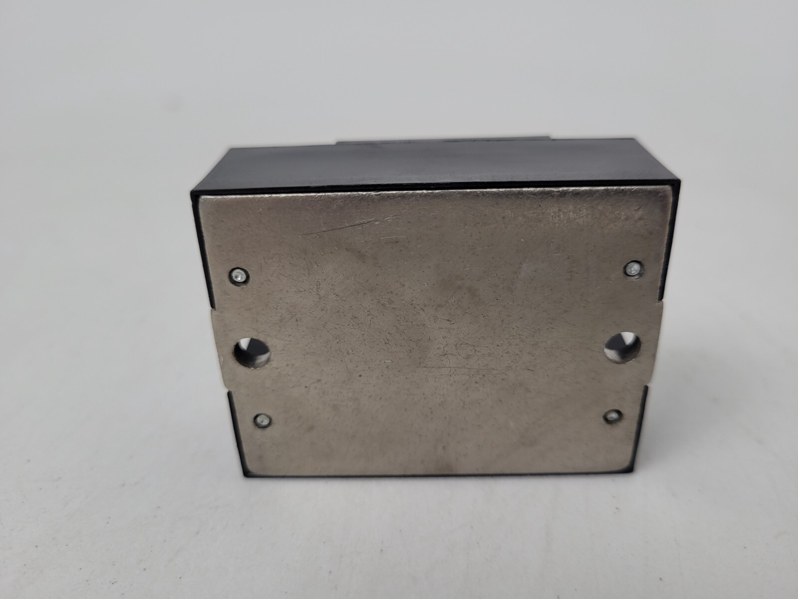 D2425 Crydom Solid State Relay 240V 25A *NEXT DAY OPTION* NEW