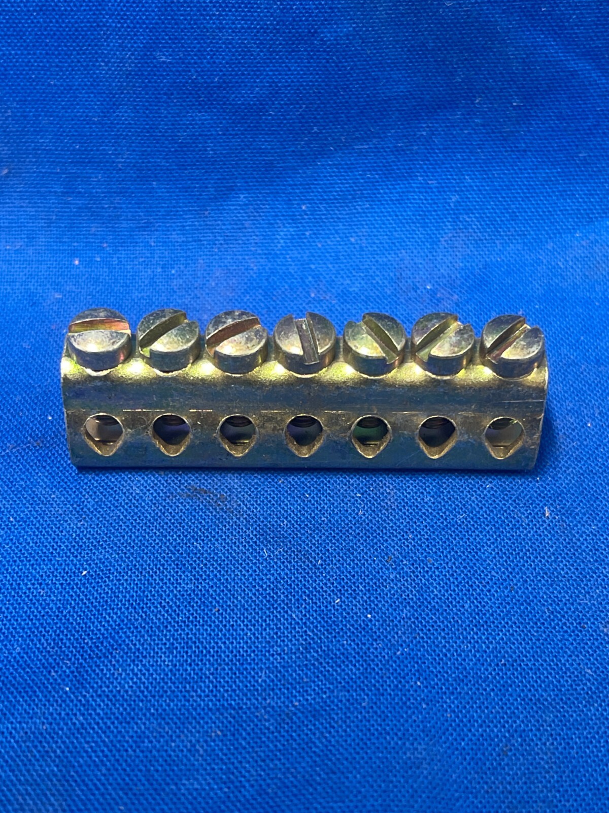 GE GROUND BAR 7 POSITION 2″LENGTH 1/2″WIDTH 3/4″HEIGHT 7SMALL HOLES LOT OF 2