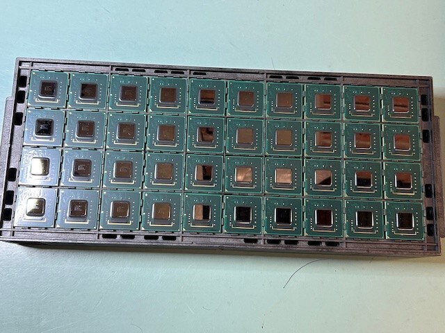 LOT OF (40) NEW INTEL QG82945GSE SLB2R Graphics and Memory Controller CHIPSET