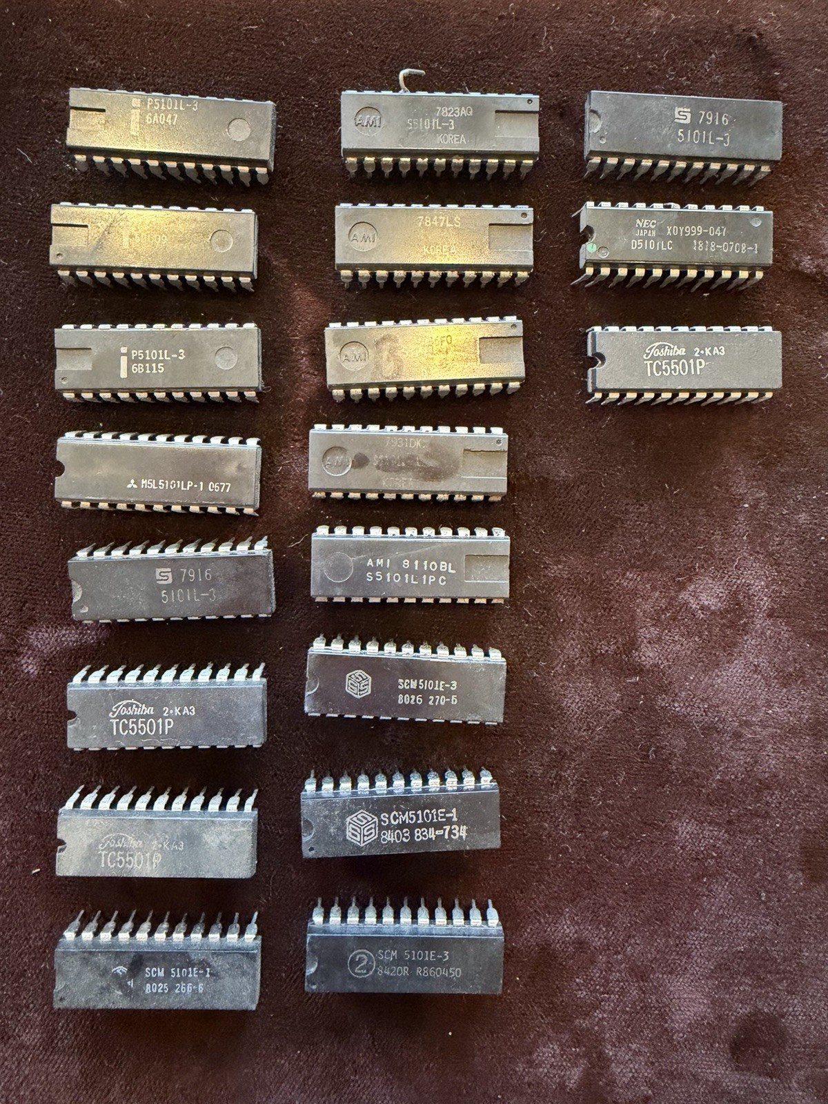 19 Miscellaneous Assorted EPROM Chips 5101&5501 Untested