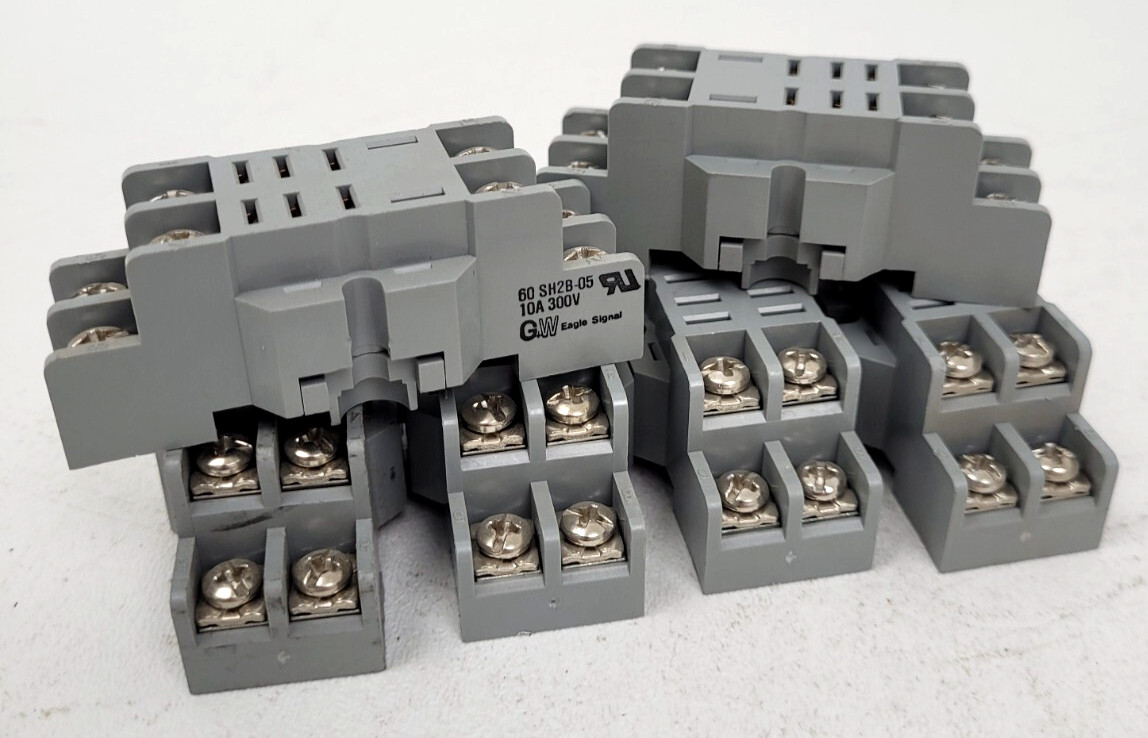 (Lot of 6) 60SH2B-05 G+W Eagle Signal 10 Amp 300 Volt Socket Base – New