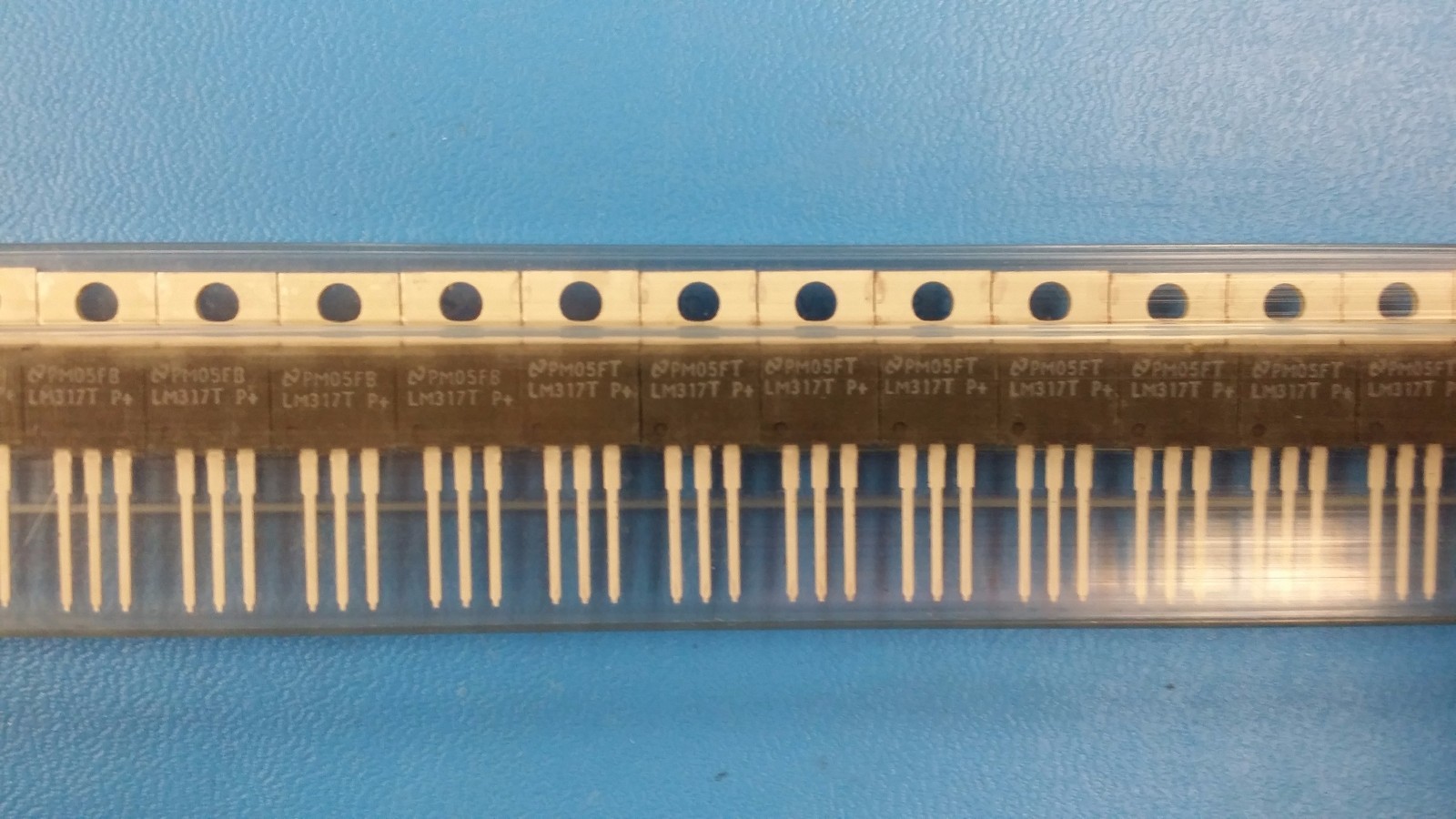 (10 PCS) LM317T NSC LDO Regulator Pos 1.2V to 37V 1.5A 3-Pin(3+Tab) TO-220