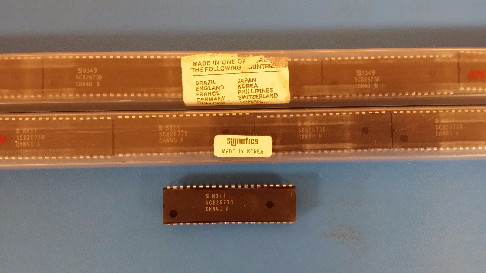 (2 PCS) SCB2673BC8N40 SIGNETICS 8MHZ VIDEO OUTPUT GRAPHICS CONTROLLER PDIP 40PIN