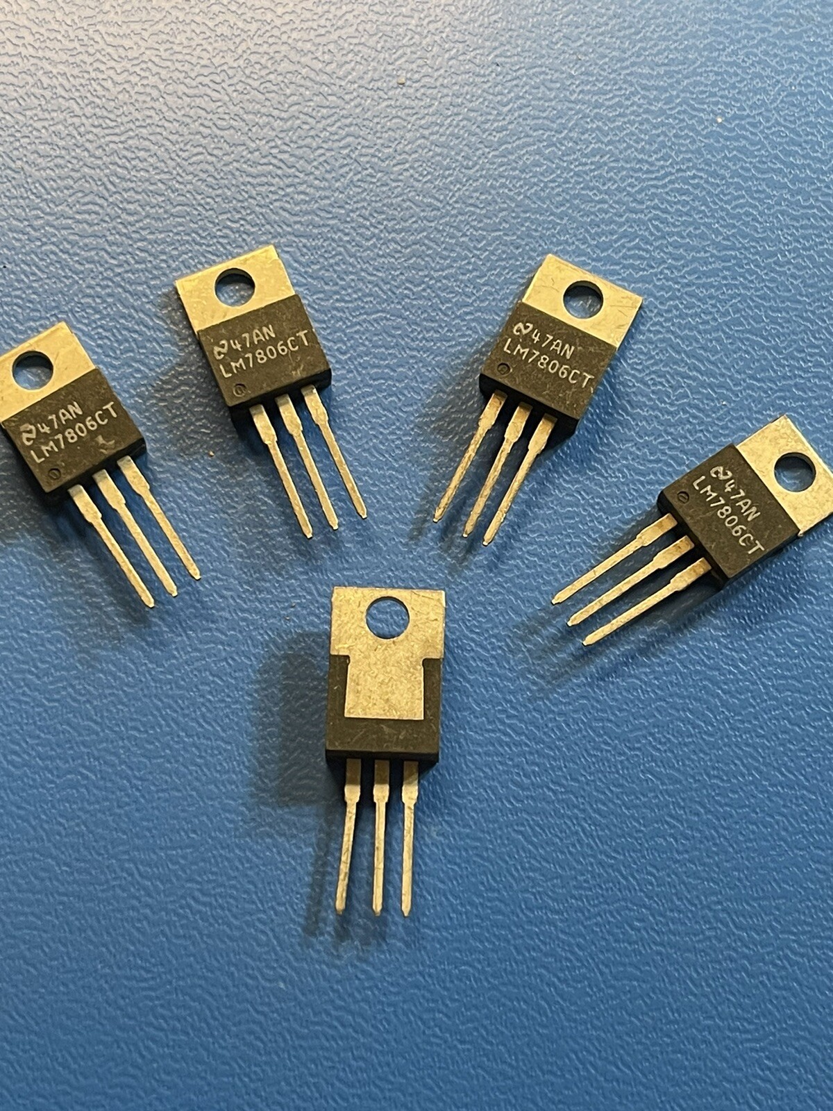 LM7806CT IC VOLTAGE REGULATOR 6V 1.5 A ST TO-220 (5 PER LOT)