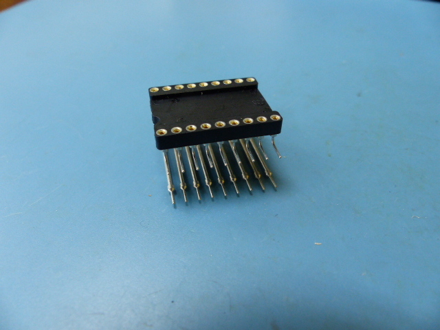 MILL-MAX 299-93-618-10-002 Qty of 2 per Lot SKT DISPLAY 18P DIP RA