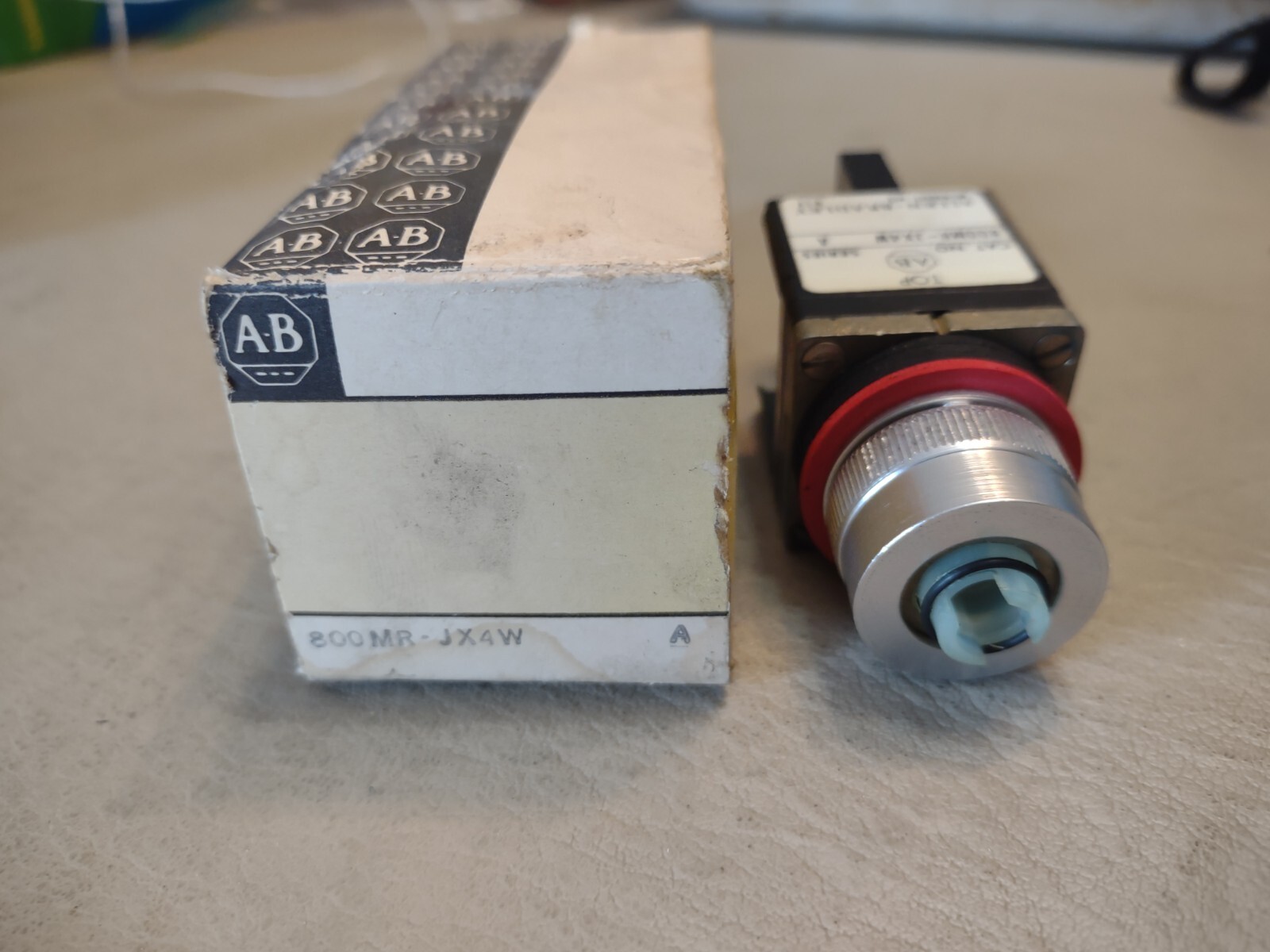 Allen Bradley 800MR-JX4W Series A Oil-tight Round Operator Discontinued NIB