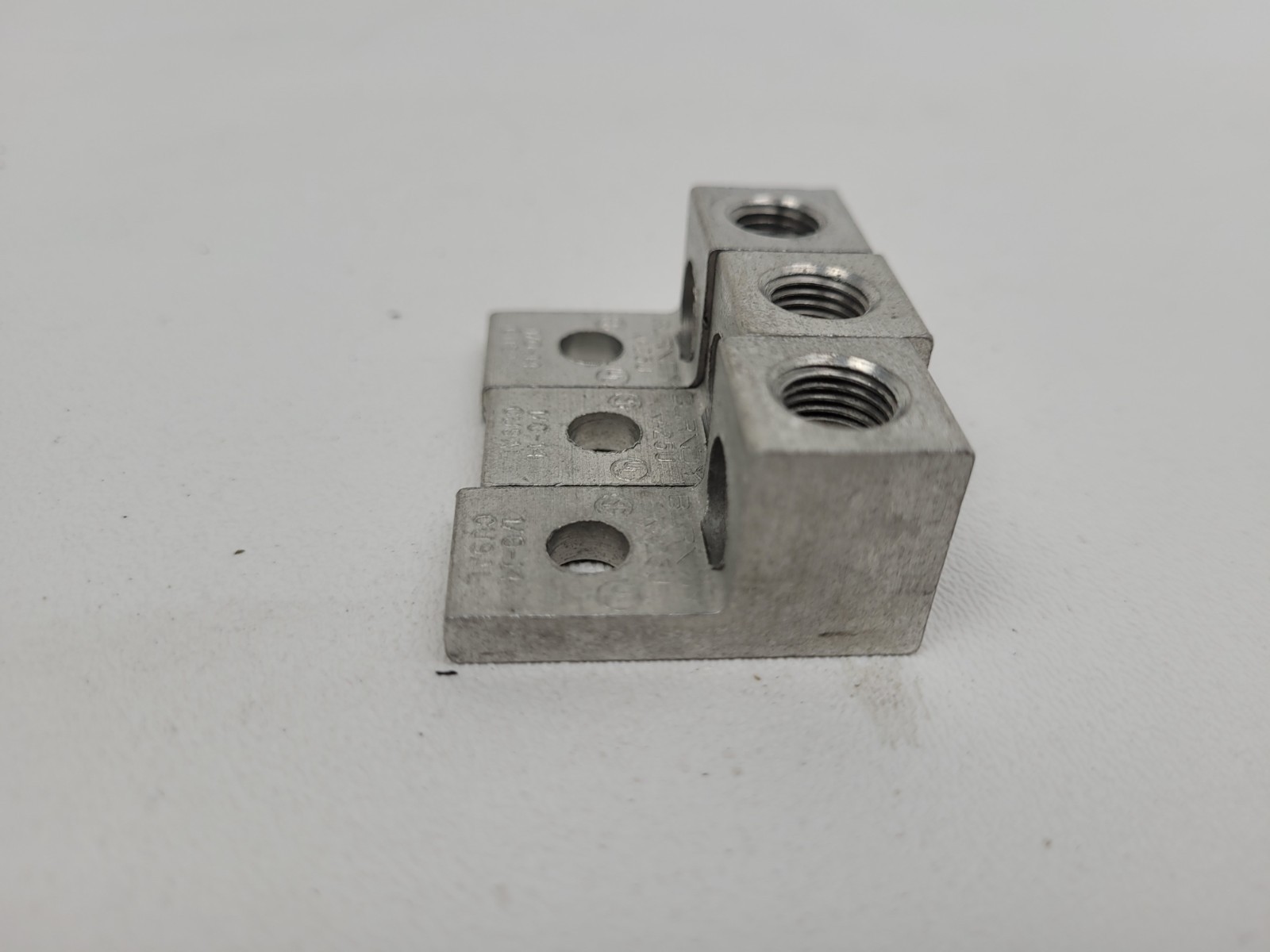 Lot of 3 – KA25U Burndy Mechanical Lug w/ Hardware – Next Day Option – New
