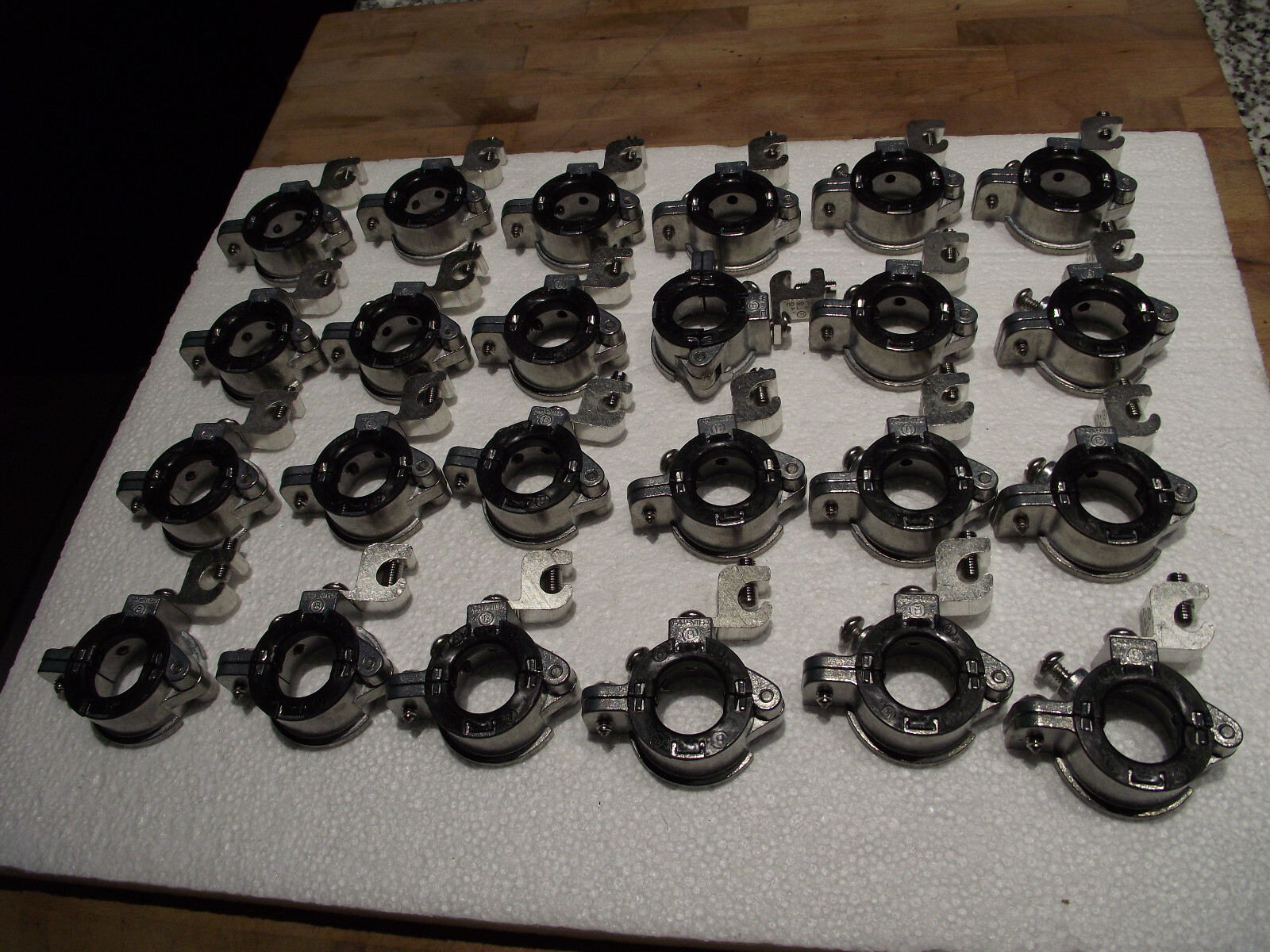 24 BRIDGEPORT SPLIT GROUND BUSHINGS SGB-382CL
