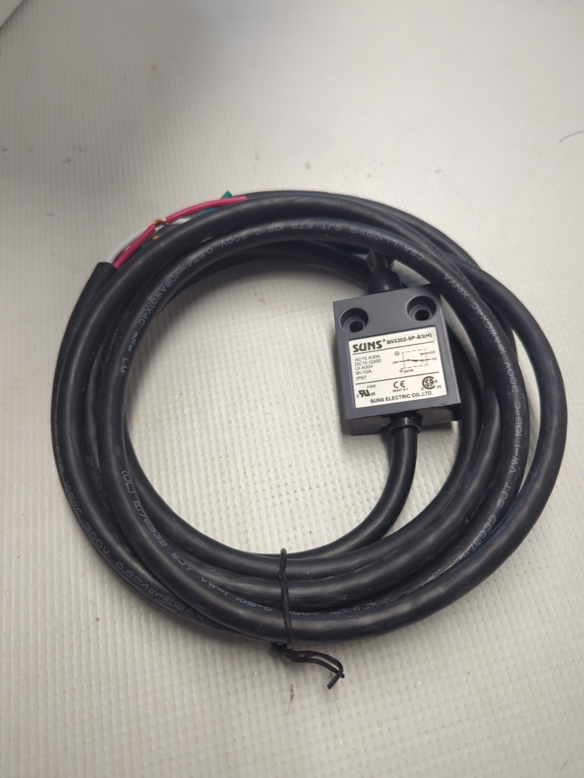 SUNS SN3202-SP-B3 (H) Sealed Cross Roller Plunger Limit Switch 10ft Cord