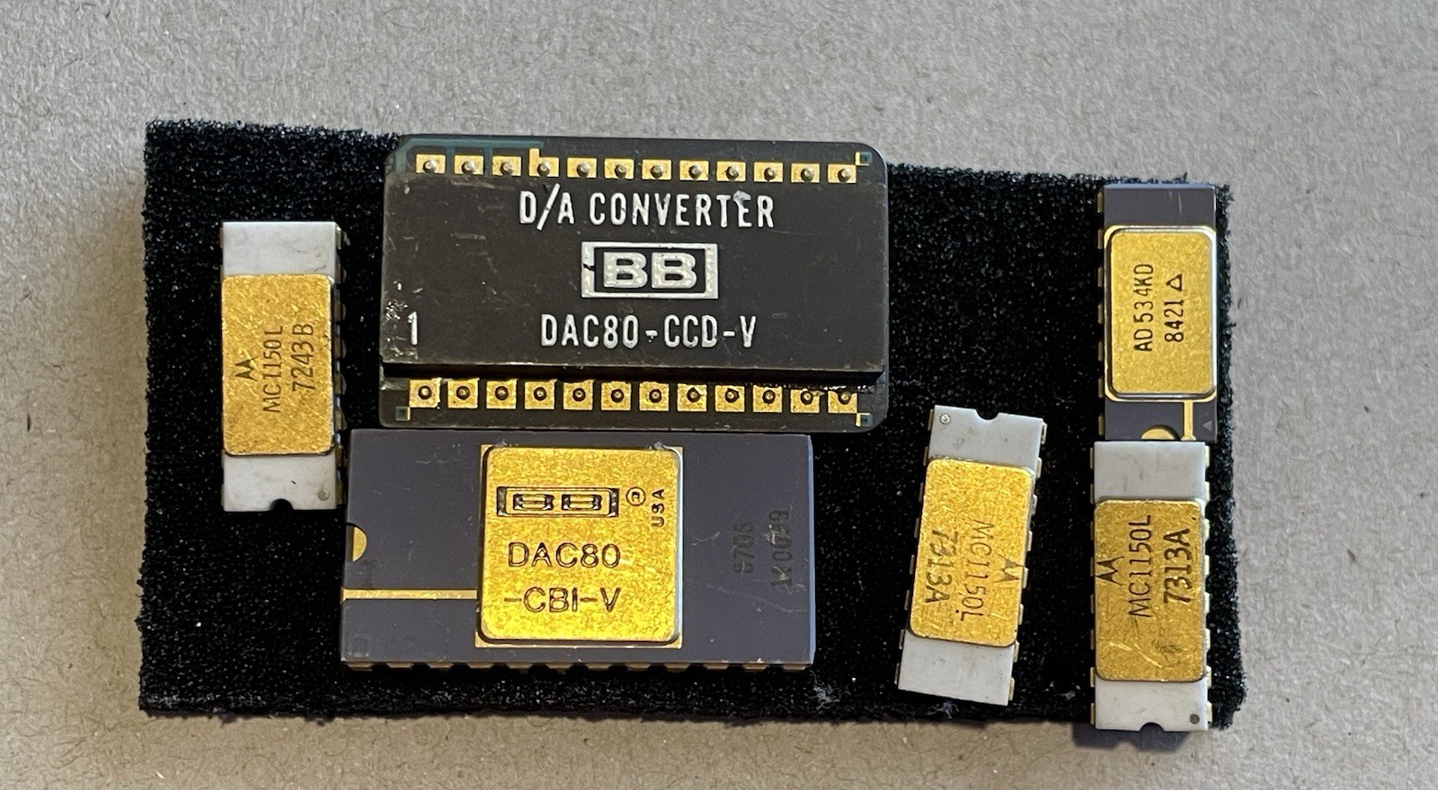 Rare Ceramic IC Gold Chips 6 Pc All Together For Collectors Or Investors.