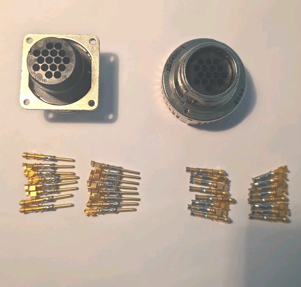New TE CONNECTIVITY 208488-1 208489-1 Mate Set With Gold Size Type III Contacts