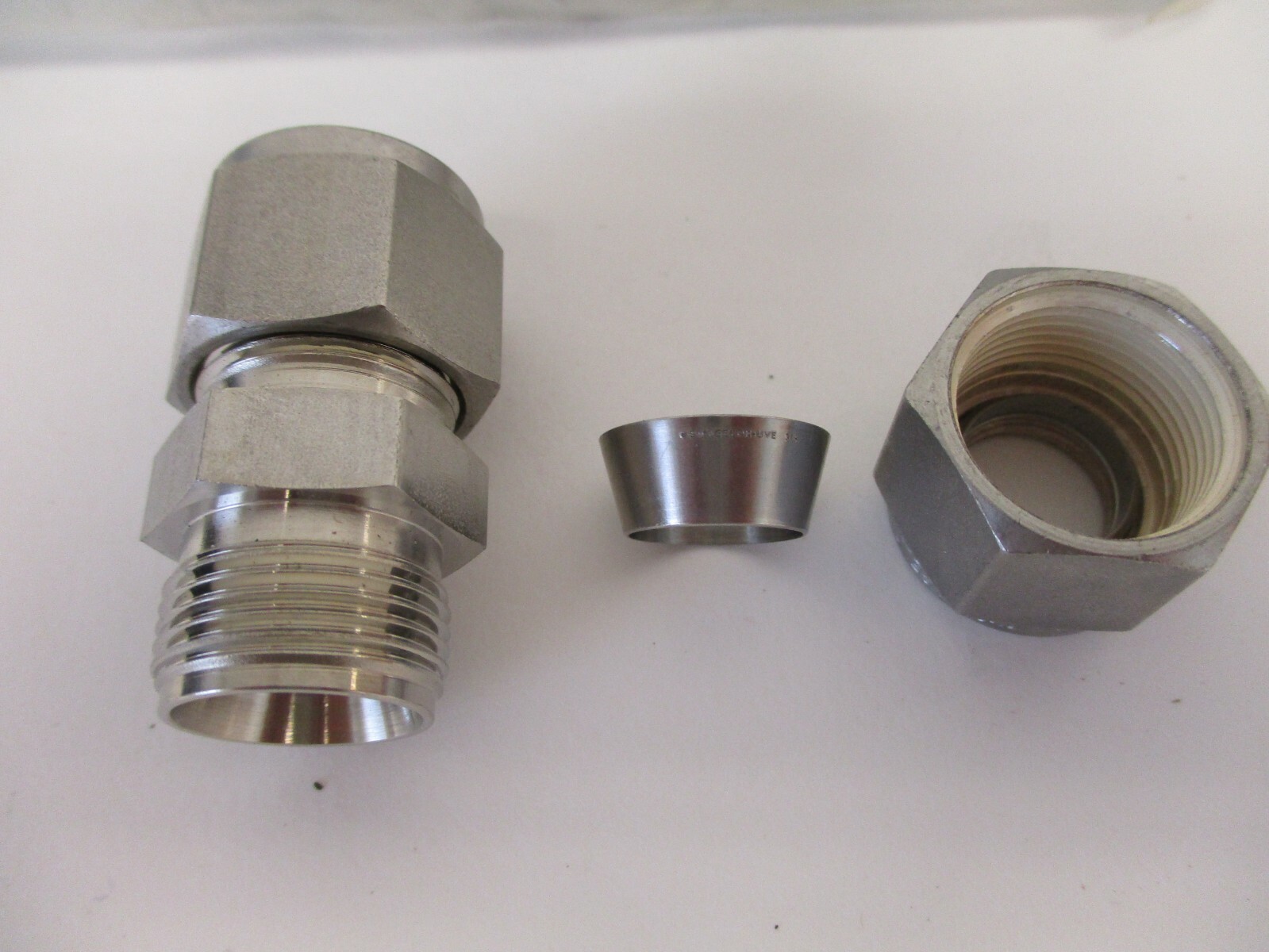 SWAGELOK SS-810-6 TUBE FITTING UNION, 1/2″ X 1/2″ 316 ( LOT OF 5)