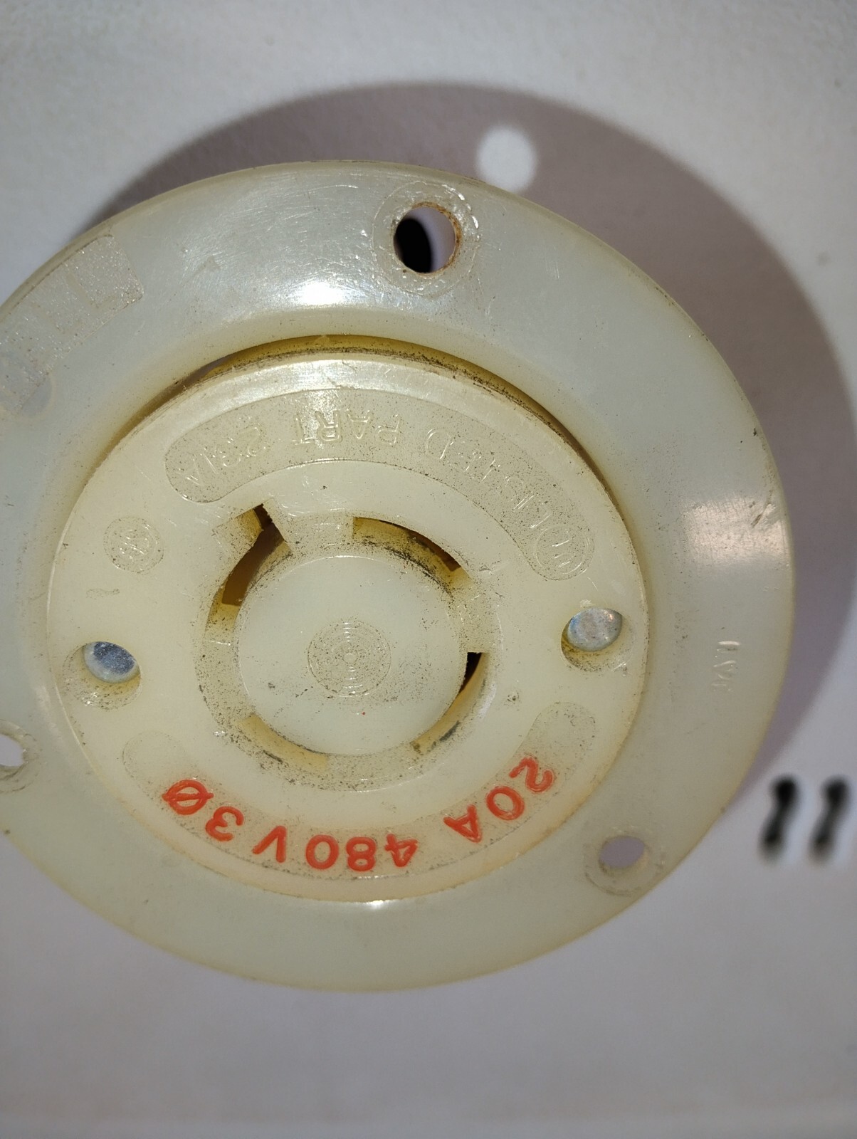 HUBBLE 231A TWIST LOCK FLANGED FEMALE INLETS 20A 480V 30Y