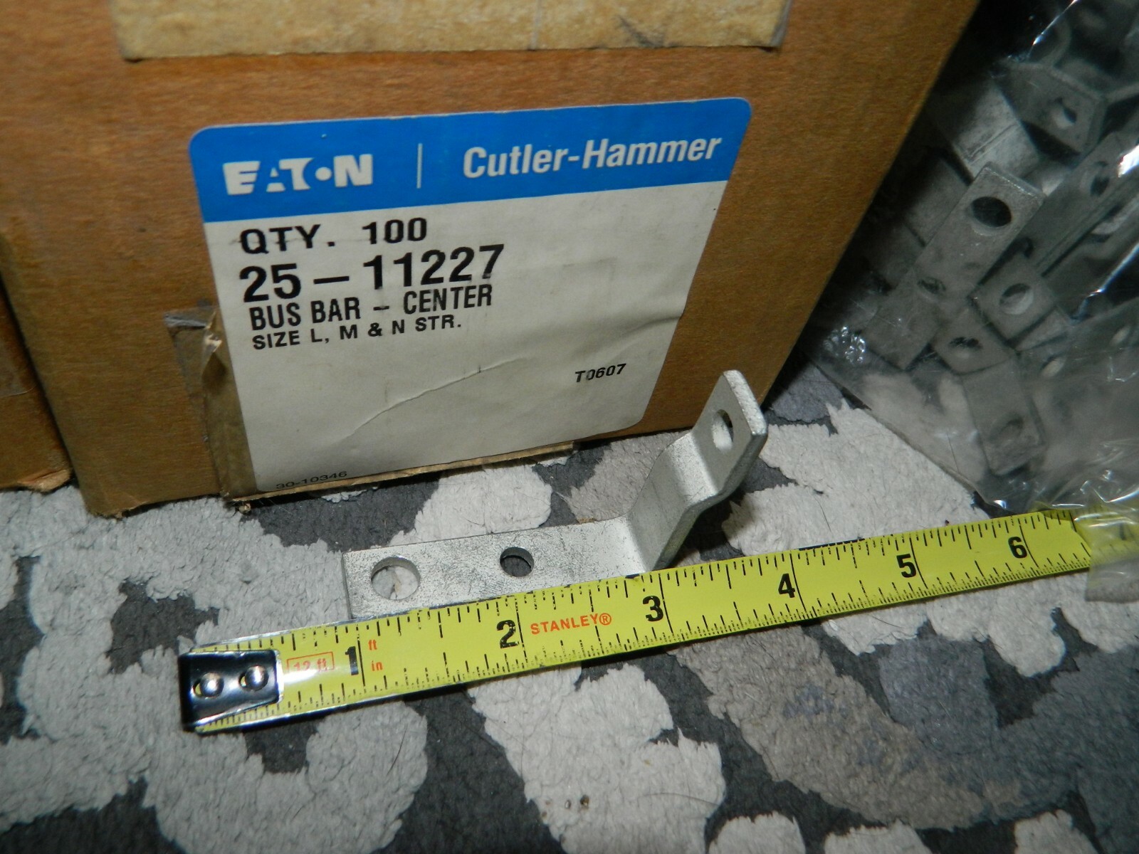 Lot of 100 New Eaton 25-11227 BUS BAR CENTER CONNECTOR for IEC size L, M, N STR.