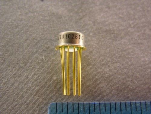 2 Mil-Spec Raytheon M38510/10102BIC Dual Op Amps 10-Lead Metal Can Package