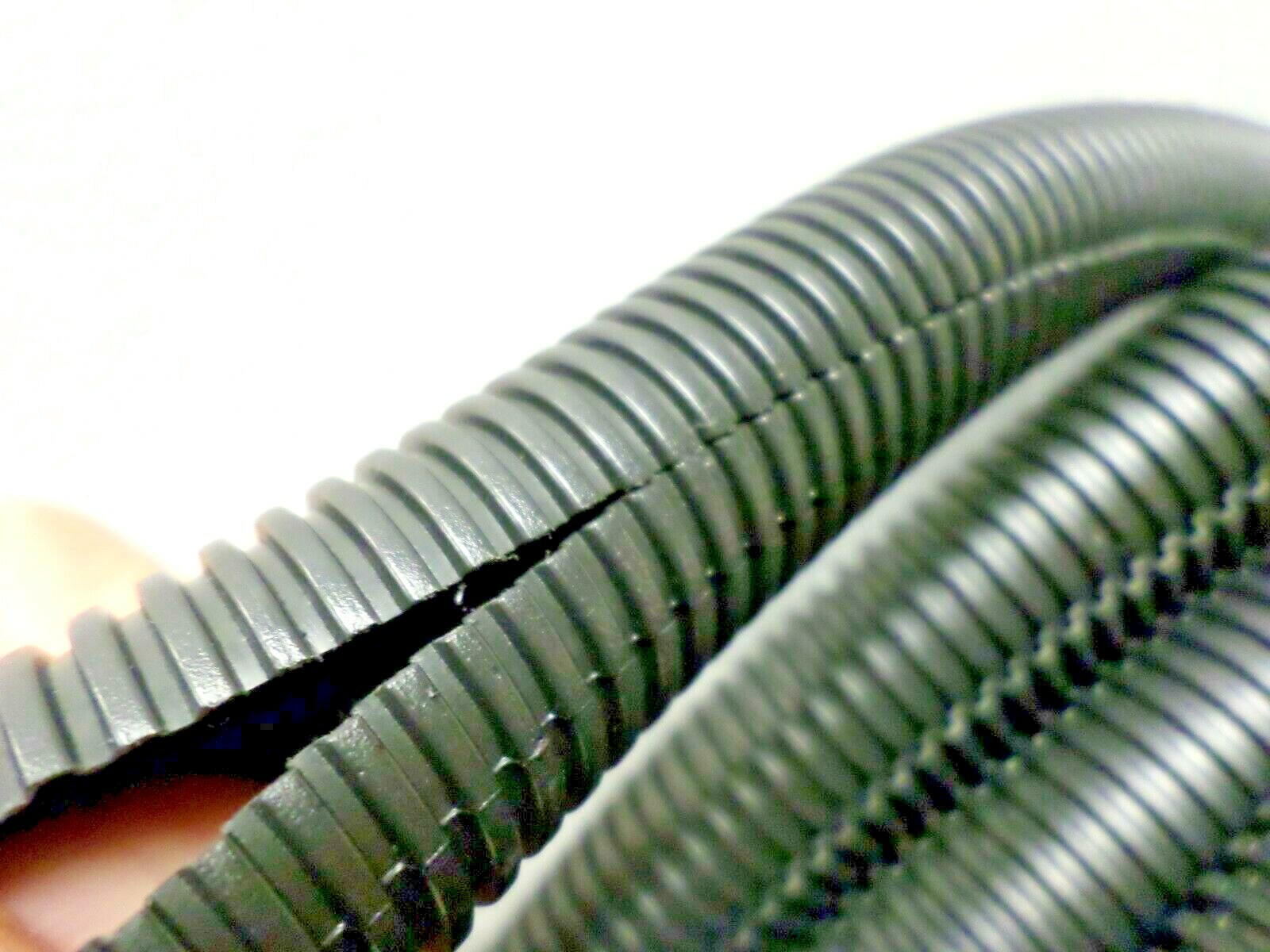 5/8″ x 10-Feet Black Poly Corrugated Split Wire Loom Protective Tubing