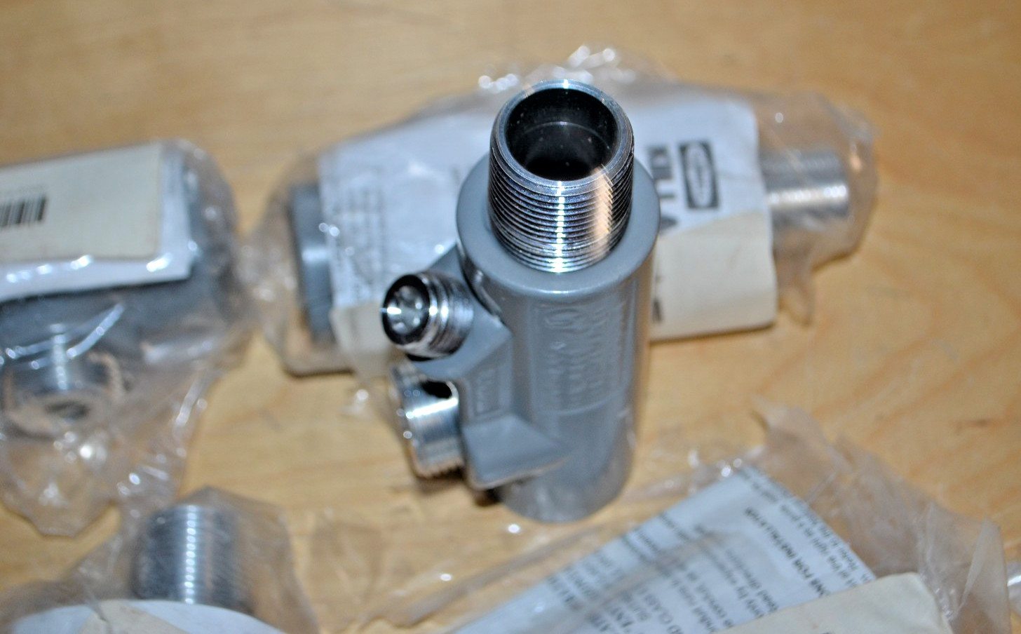 LOT of 5 NEW NOS Hubble Killark ENY Horizontal/Vertical Sealing Fittings 3003016