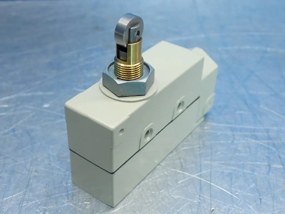 OMRON ZE-Q22-2S GENERAL PURPOSE ENCLOSED LIMIT SWITCH 05250400097