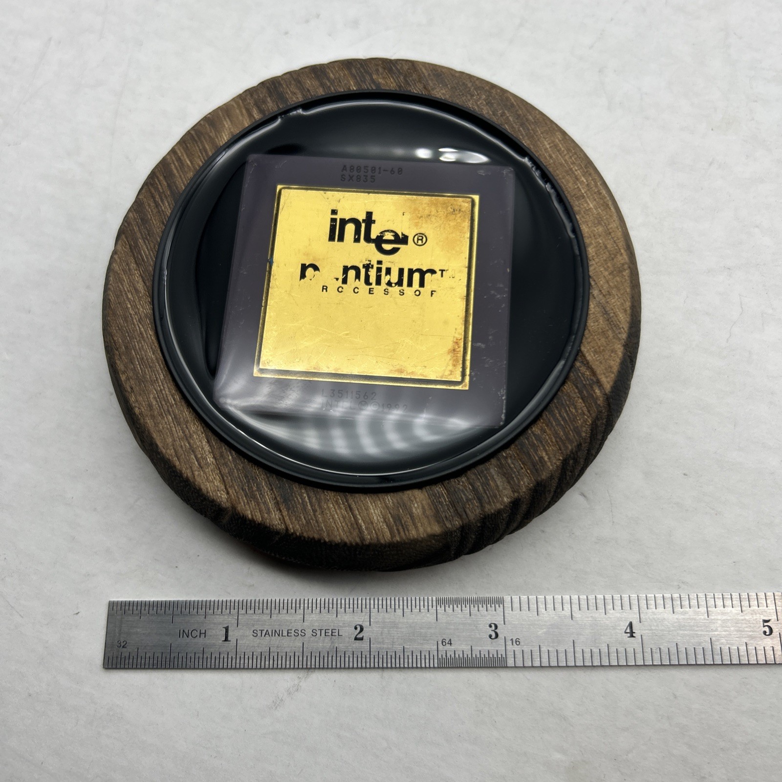 Preserved Collectible INTEL Pentium 60mhz SX835 CPU Processor in Epoxy Resin