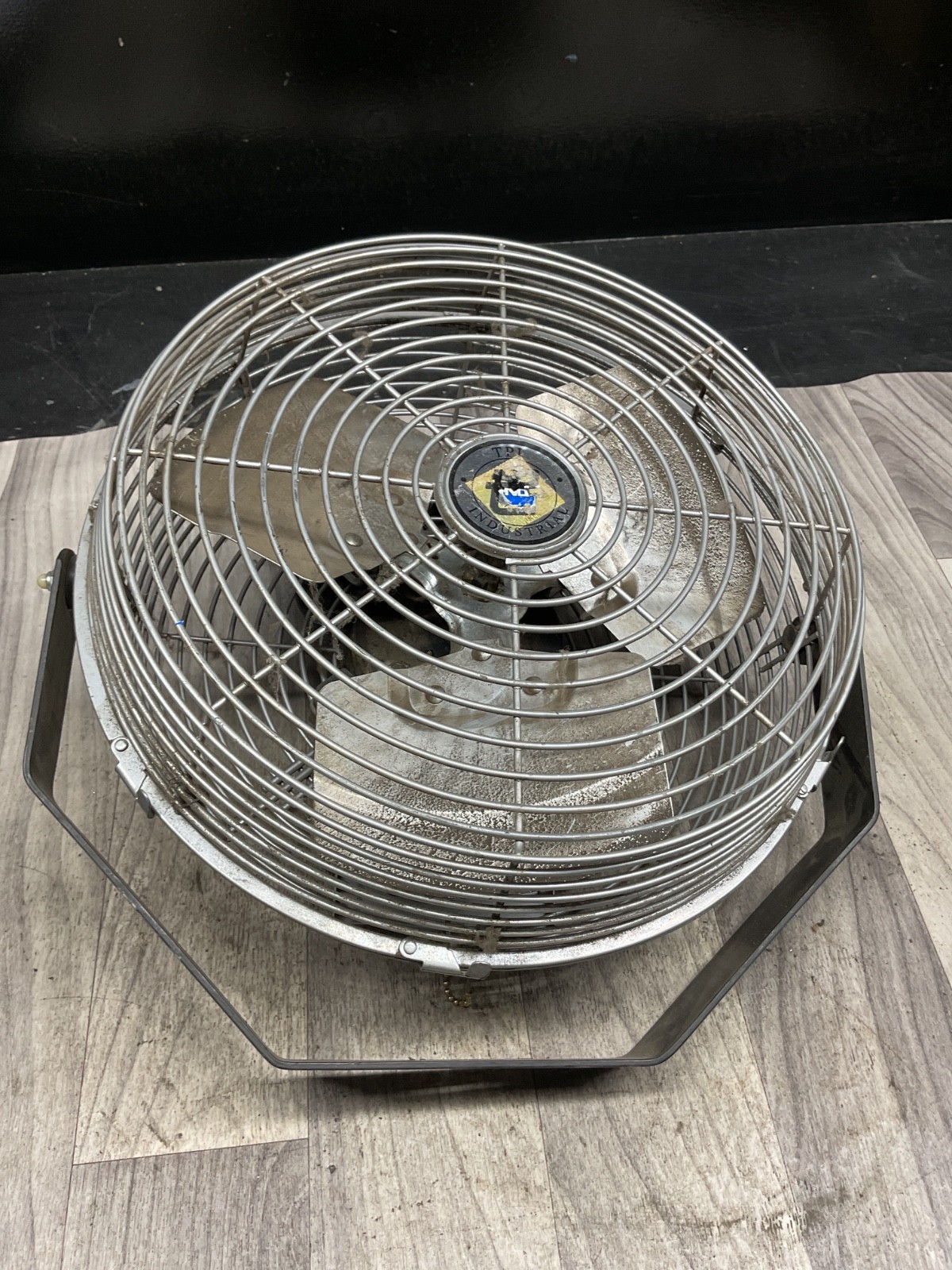 TPI Industrial Mounted Workstation Fan U-12-TE #4004B122PR3