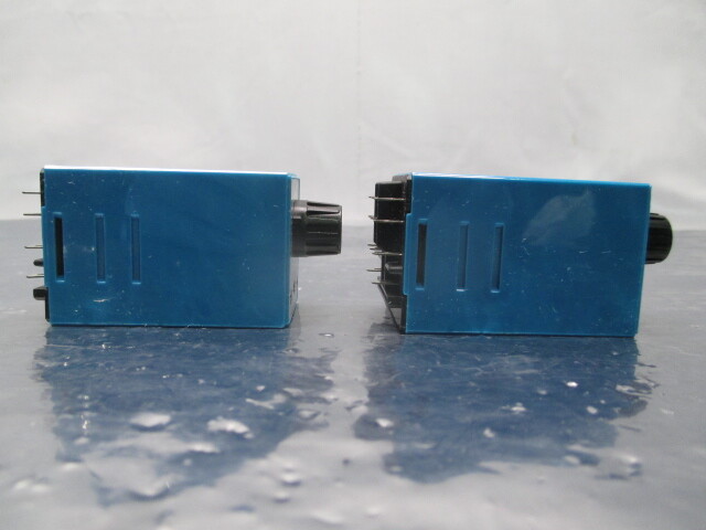 2 IDEC RTE-B2AD24 Electronic Timer, 100502