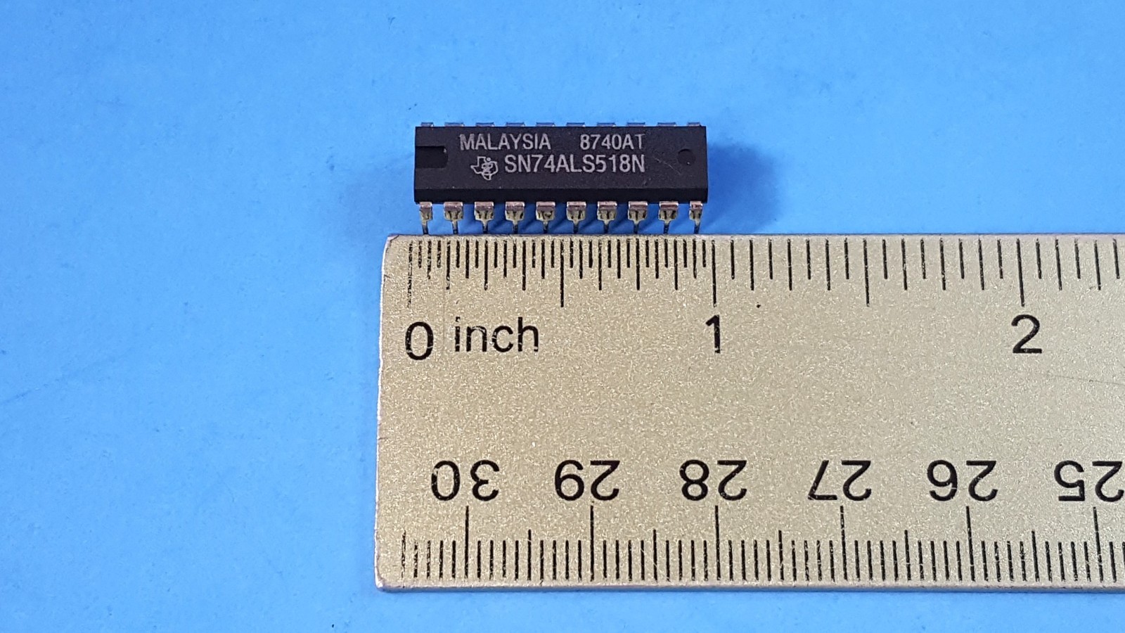 One Pc- IC, SN74ALS518N, Texas Instruments, PDIP20, 8-BIT