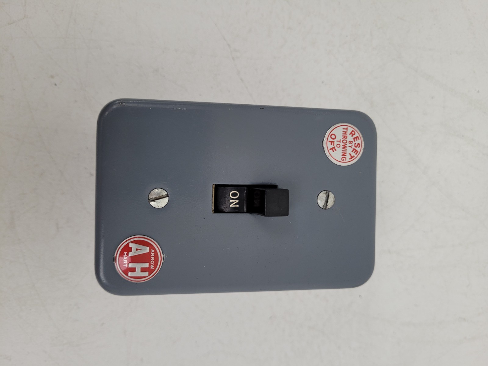 RL-21 Arrow Hart Manual Starter Nema 1 Enclosure 115/230V- Next Day Option – New