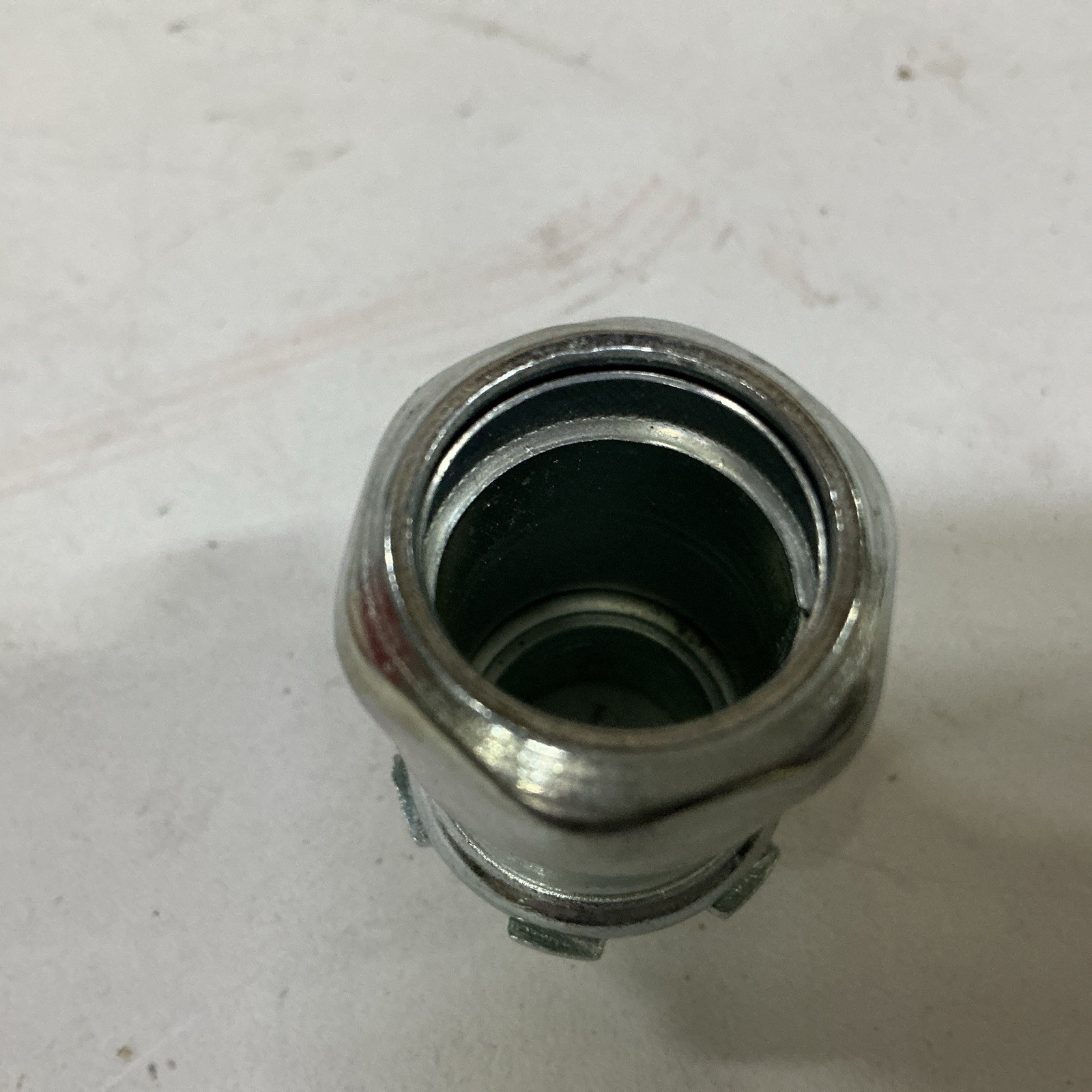** Lot of 50 **7050S Compression Type EMT 1/2″ Connector – NEW