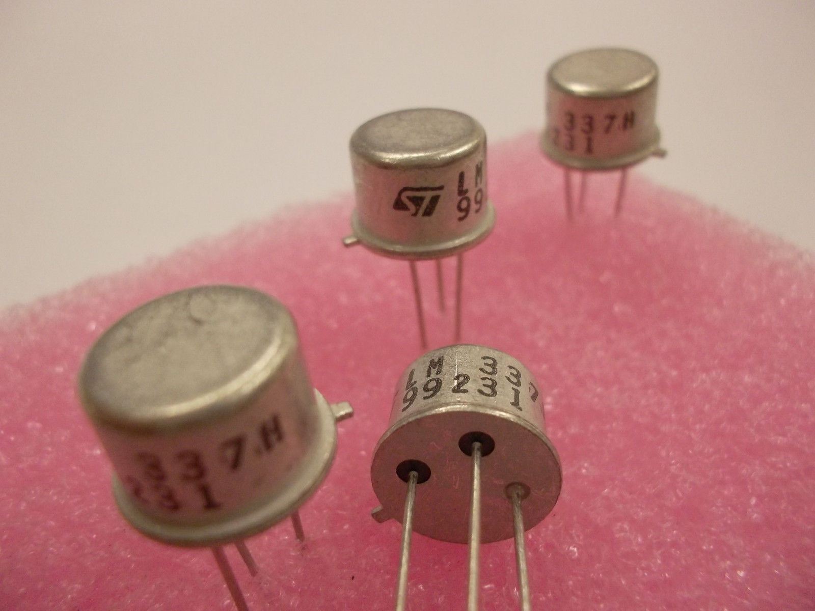 2 pieces LM337H ADJUSTABLE NEGATIVE VOLTAGE REGULATOR 337 TO-39 NEW ~