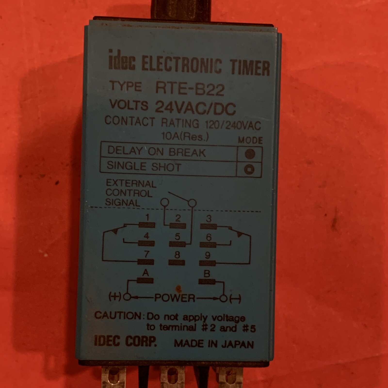 IDEC RTE-B22-24 volt AC/DC electronic timer used