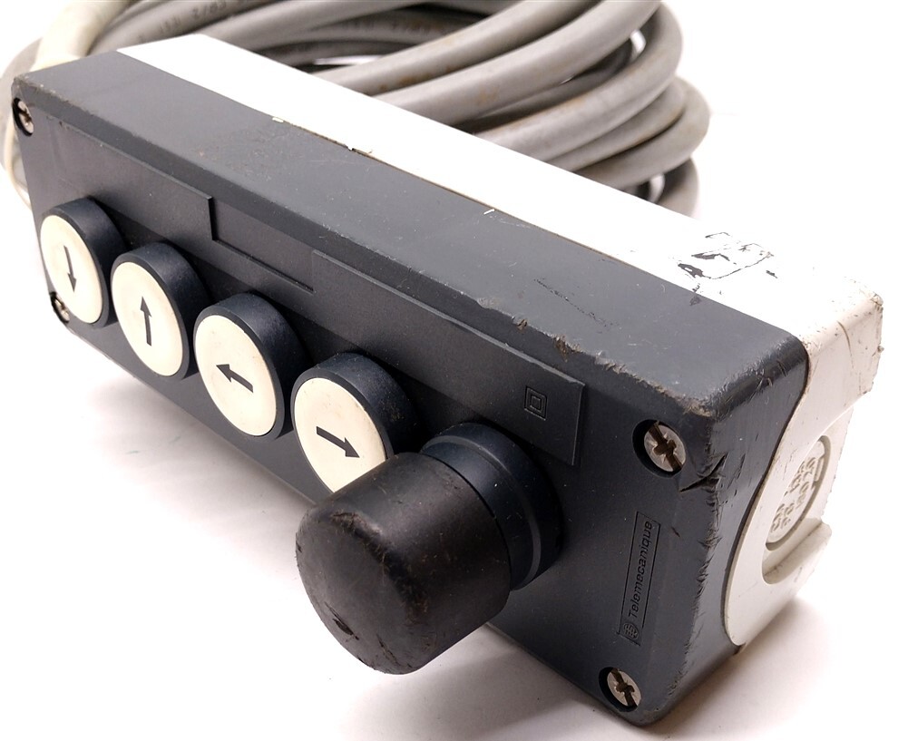Telemecanique XAL-D/K-1-4X-H7 Enclosure, w/ 5 Buttons and Cable, Enc. Type 1, 4x