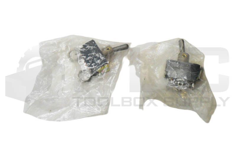 LOT OF 2 SEALED NEW CUTLER HAMMER ST52N TOGGLE SWITCH 9533