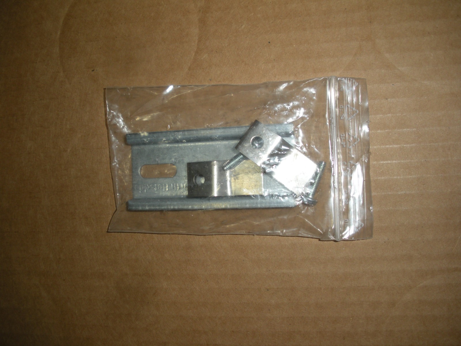 Control cabinet heater Nvent Hoffman DAH601 AC/DC 129V 60W Din Rail flaw